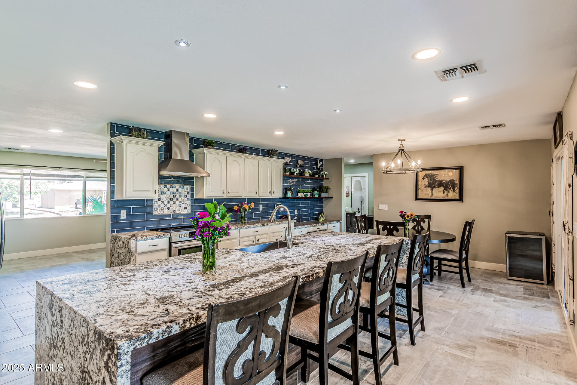 10235 W DESERT HILLS Drive