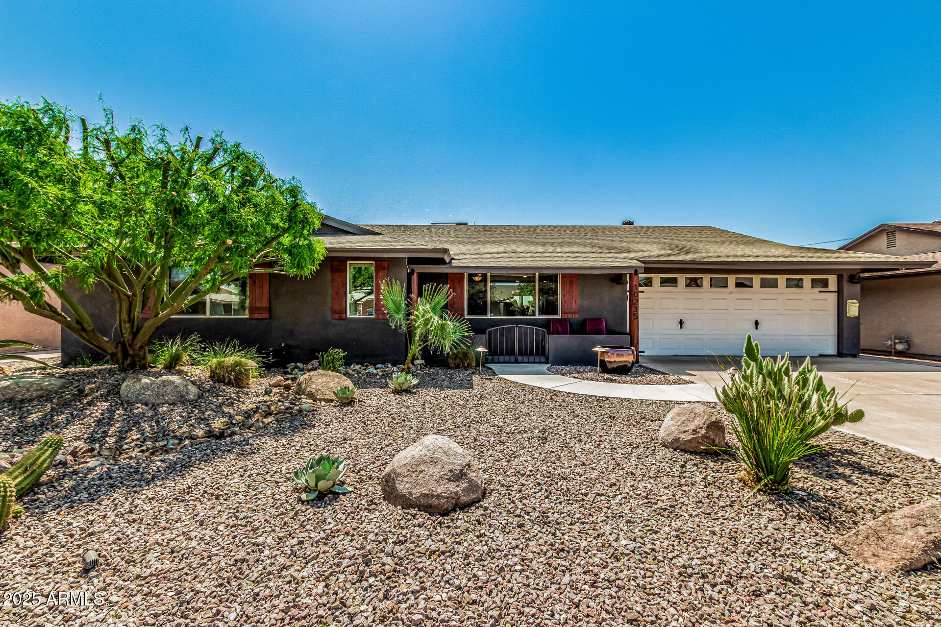 10235 W DESERT HILLS Drive