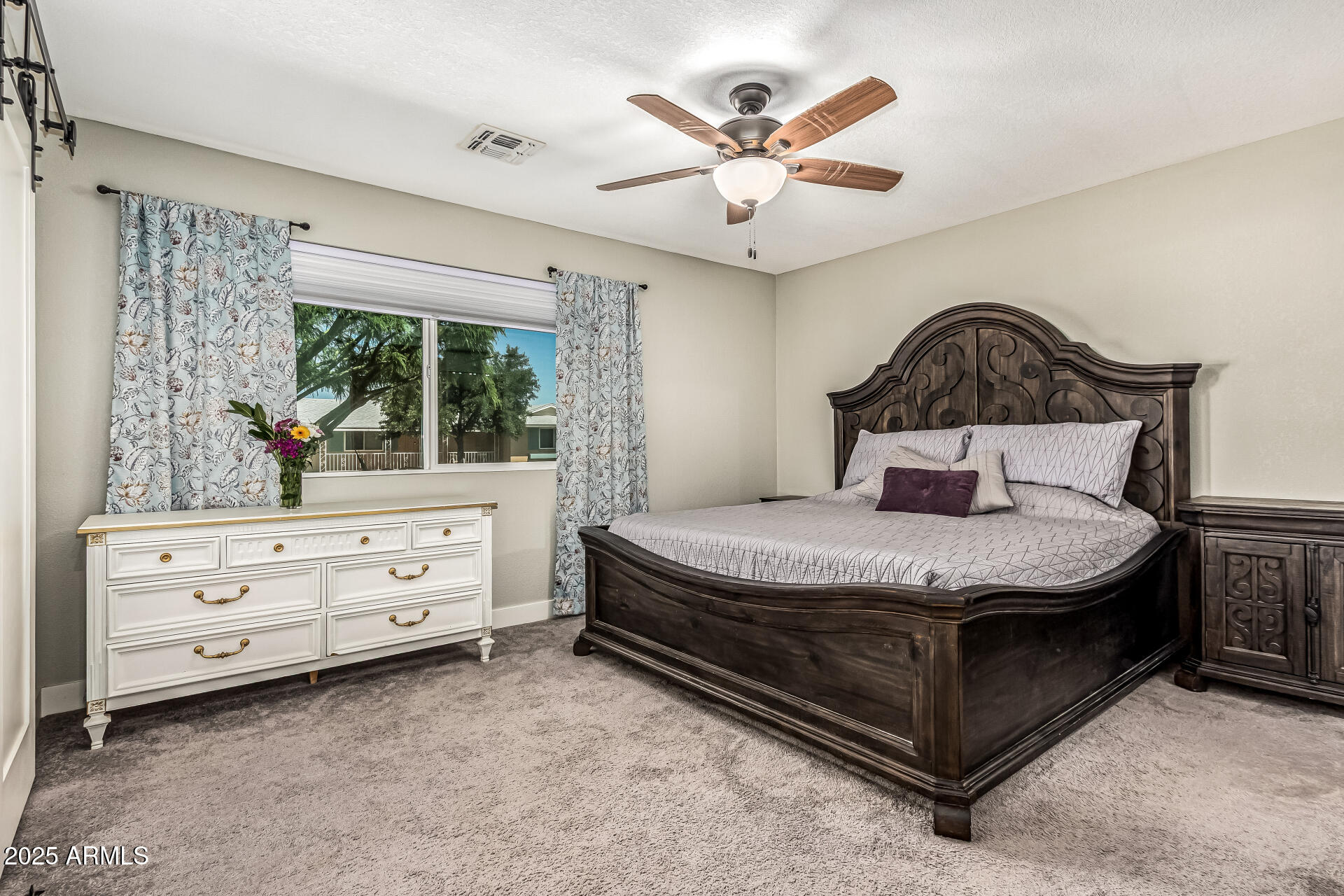 10235 W DESERT HILLS Drive