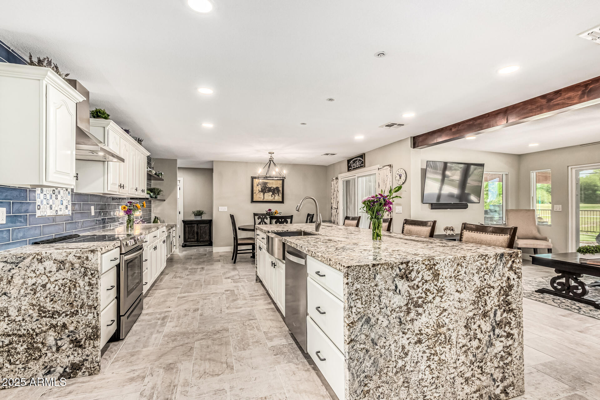 10235 W DESERT HILLS Drive