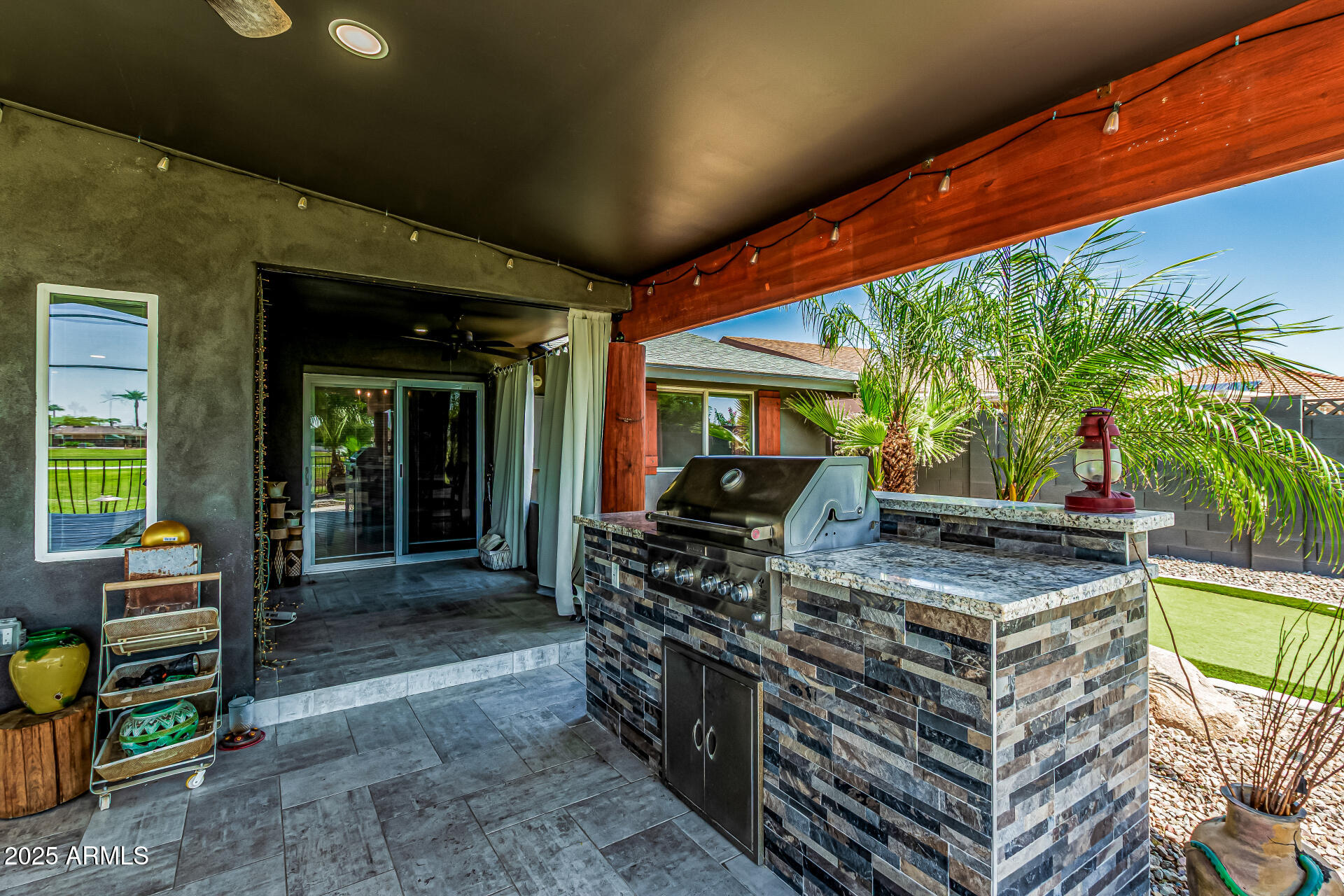 10235 W DESERT HILLS Drive