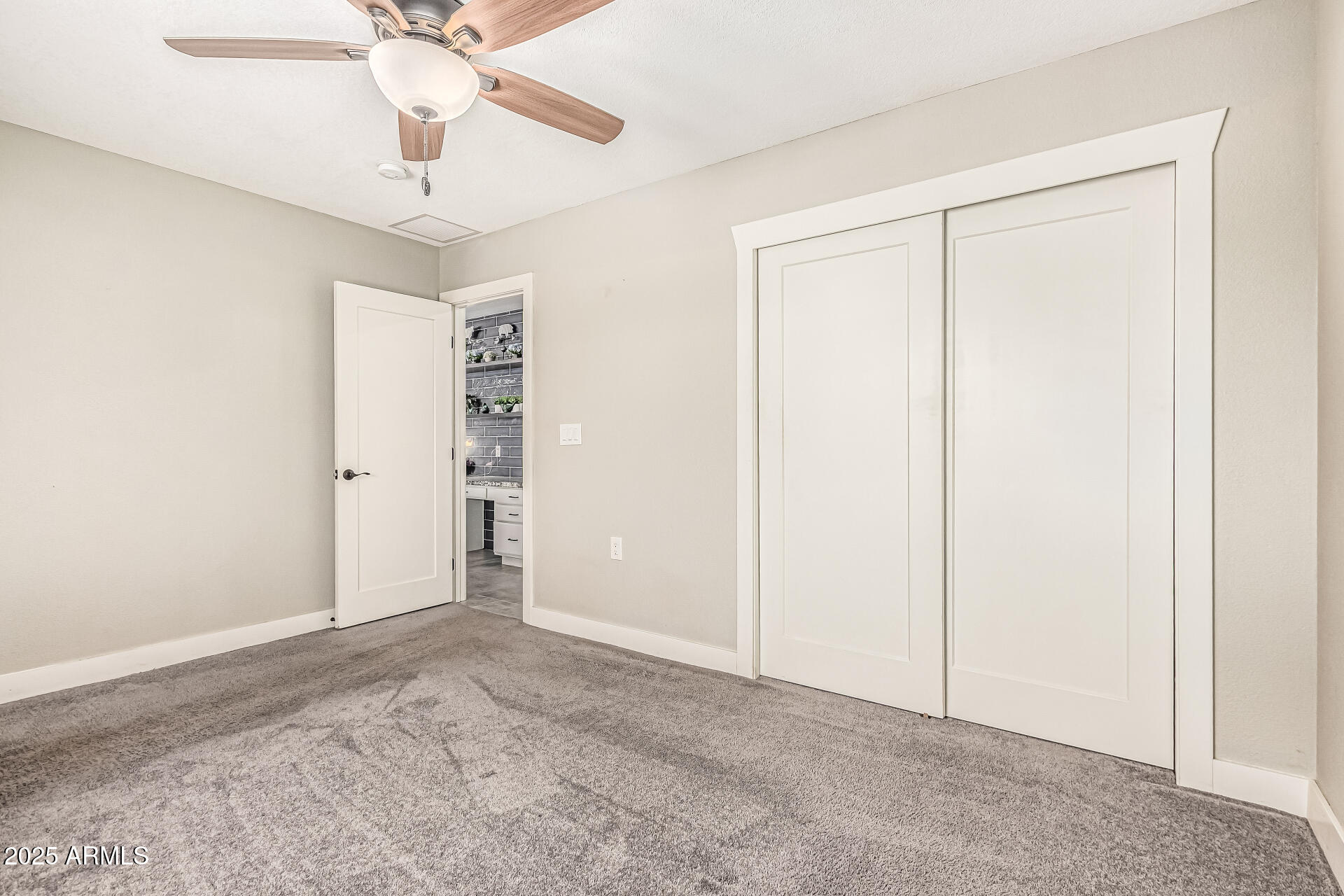 10235 W DESERT HILLS Drive