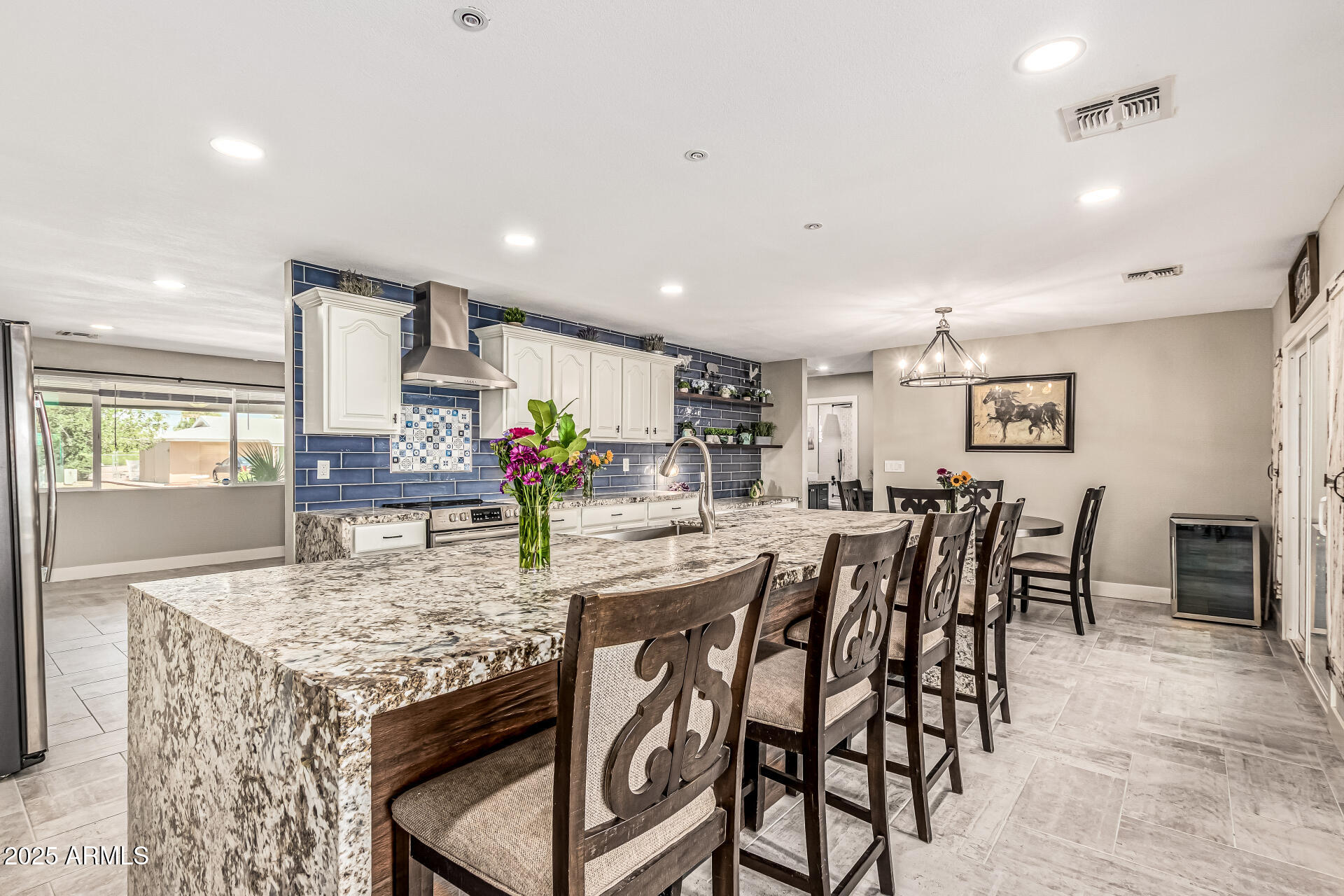 10235 W DESERT HILLS Drive