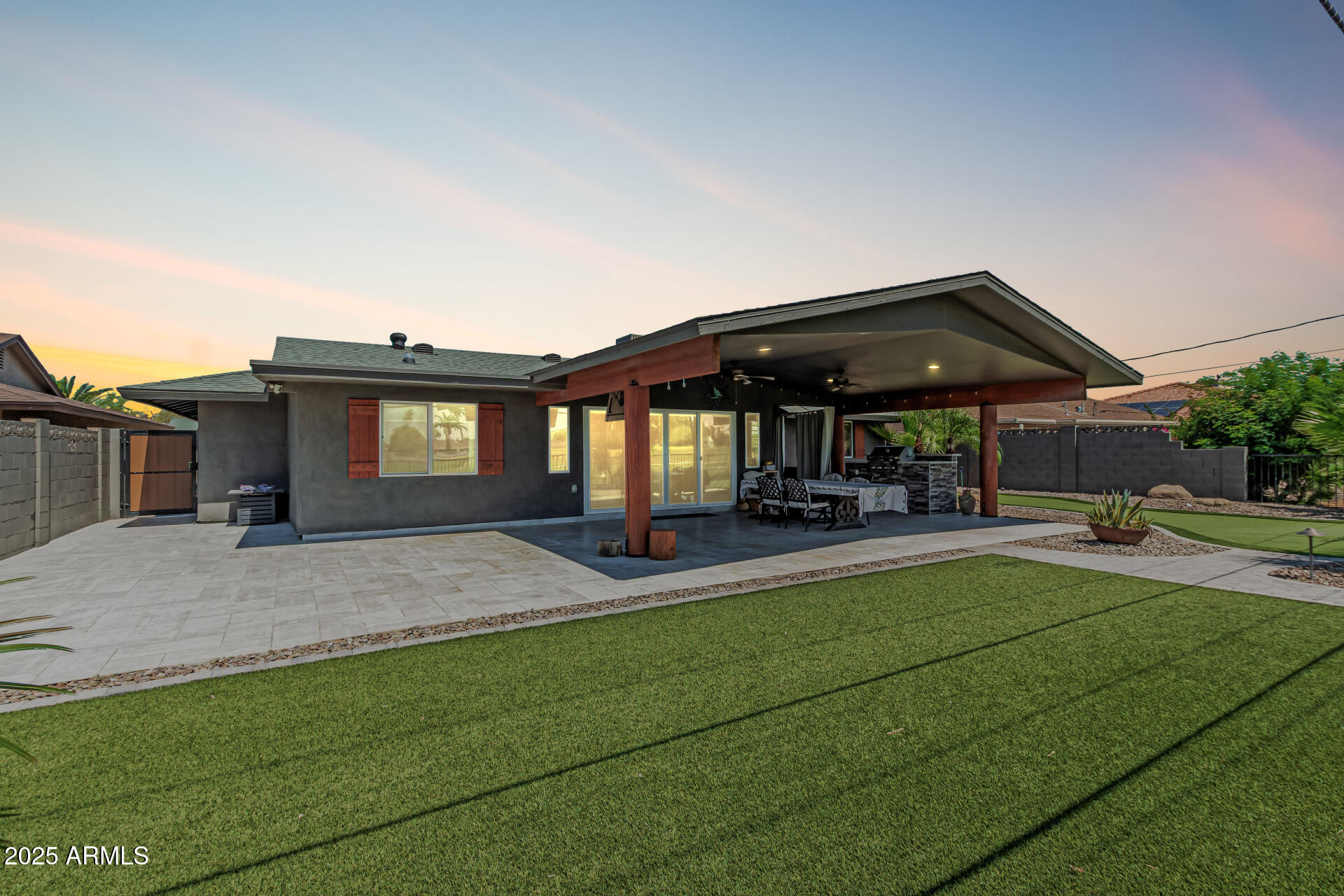 10235 W DESERT HILLS Drive