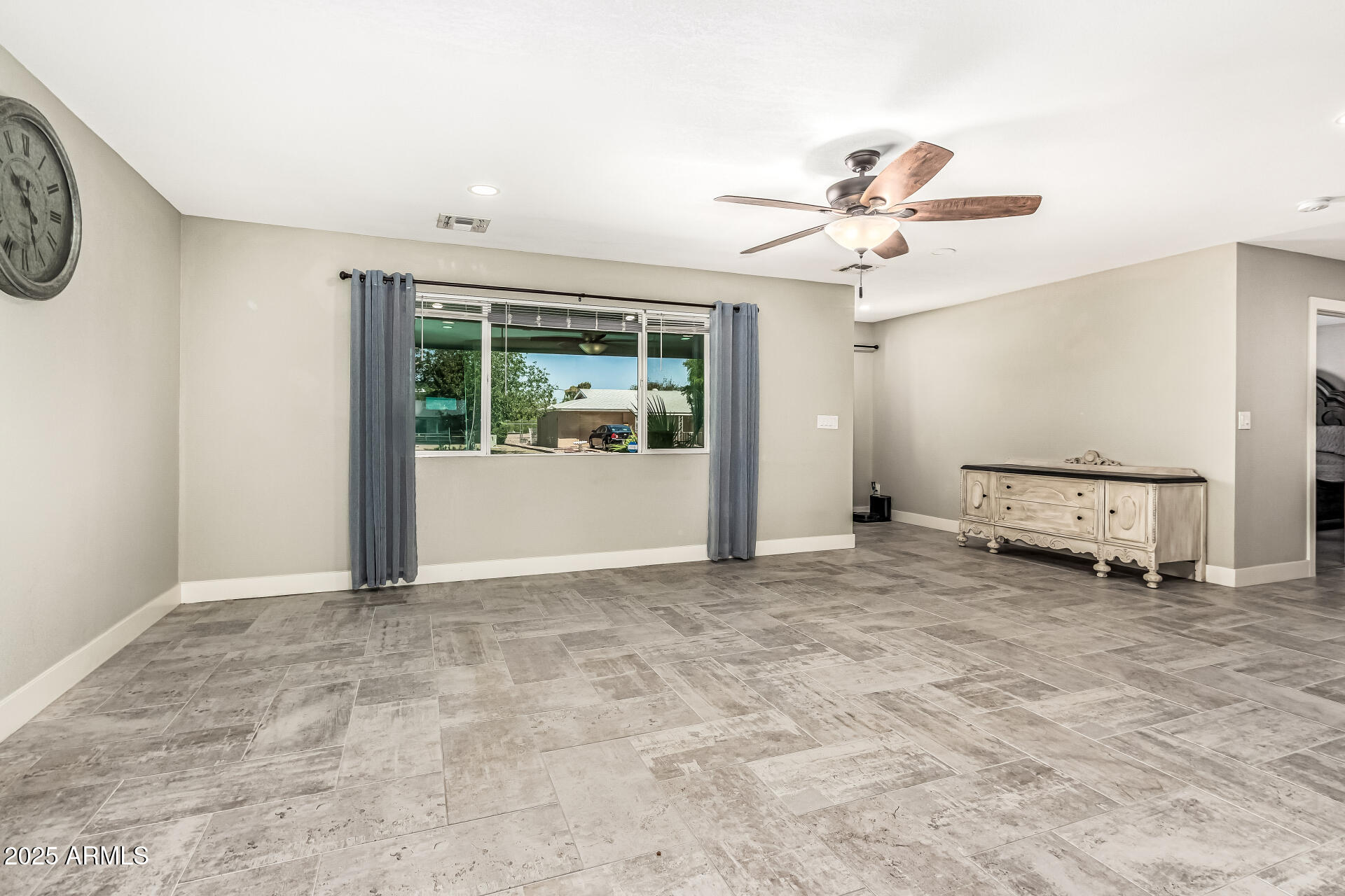 10235 W DESERT HILLS Drive