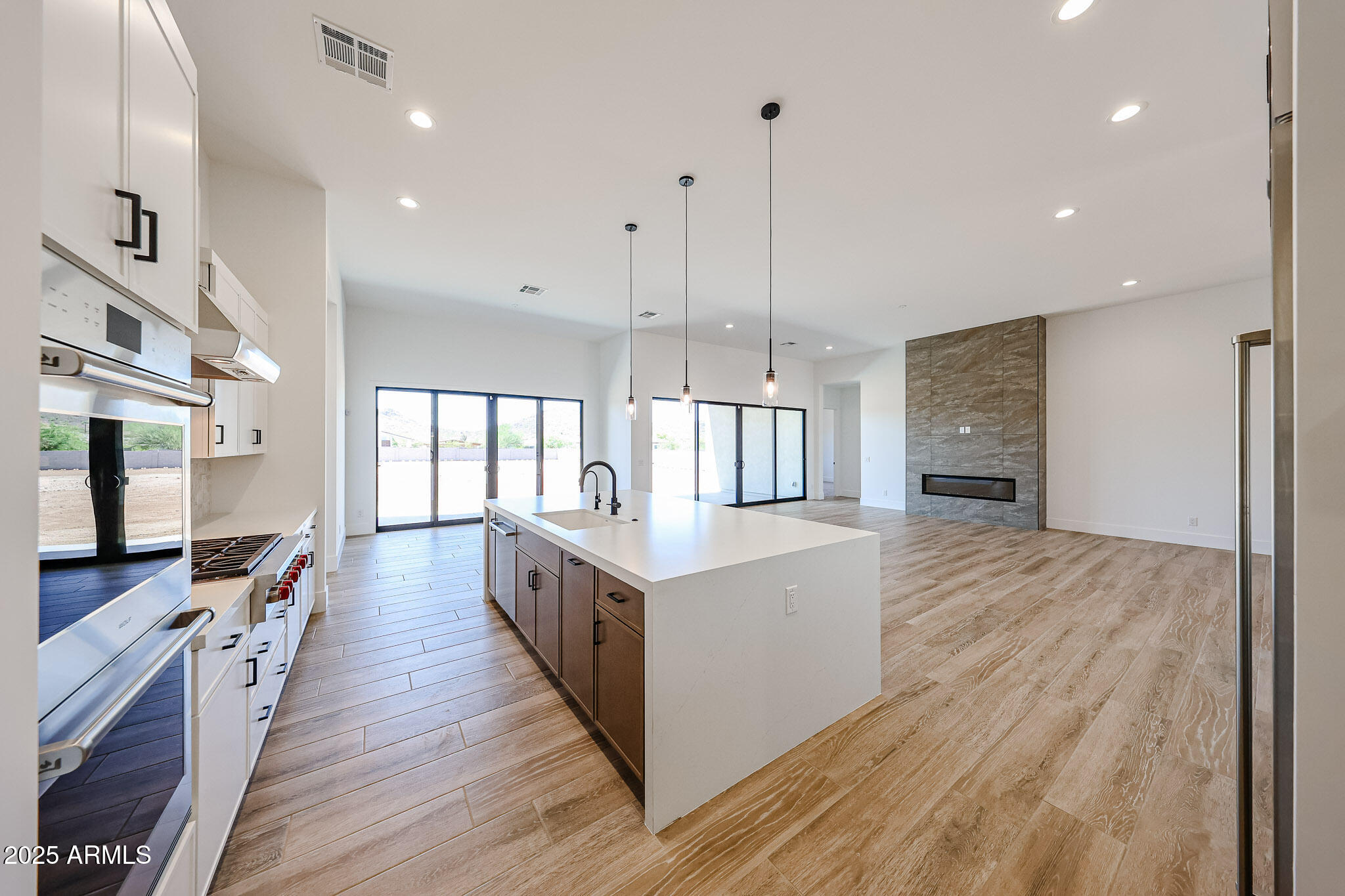 3283 W MESQUITE Street