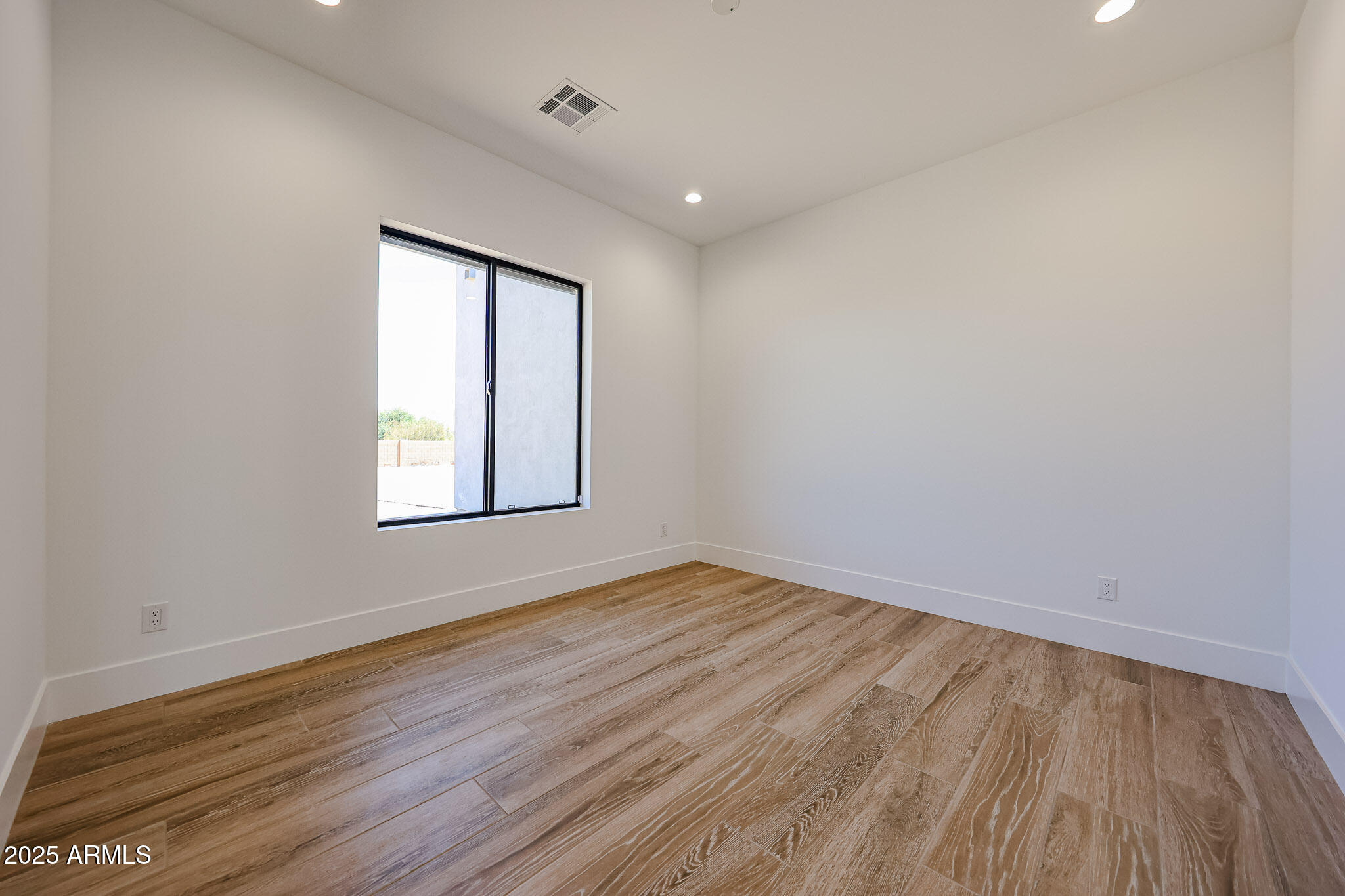 3283 W MESQUITE Street