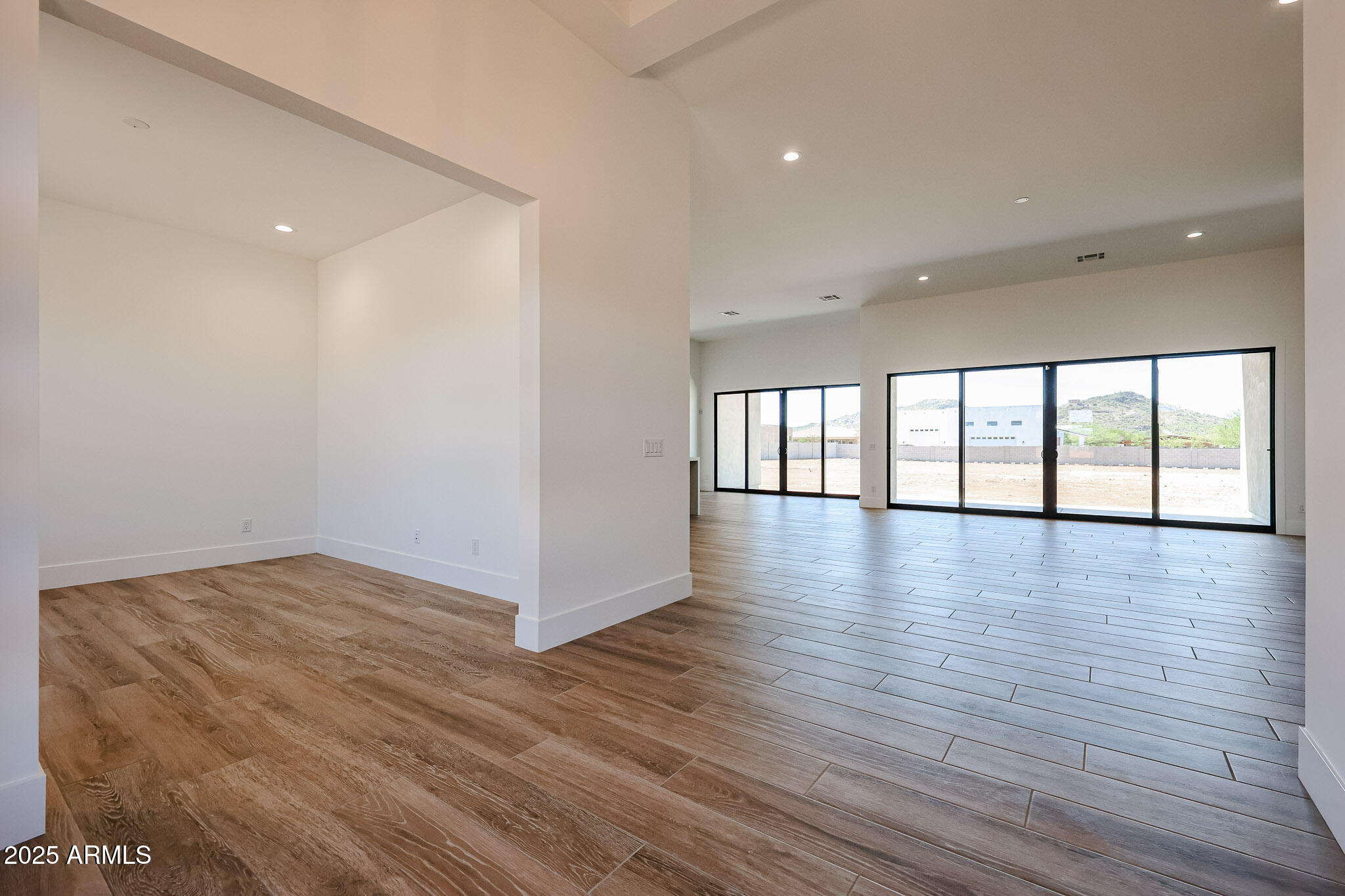 3283 W MESQUITE Street