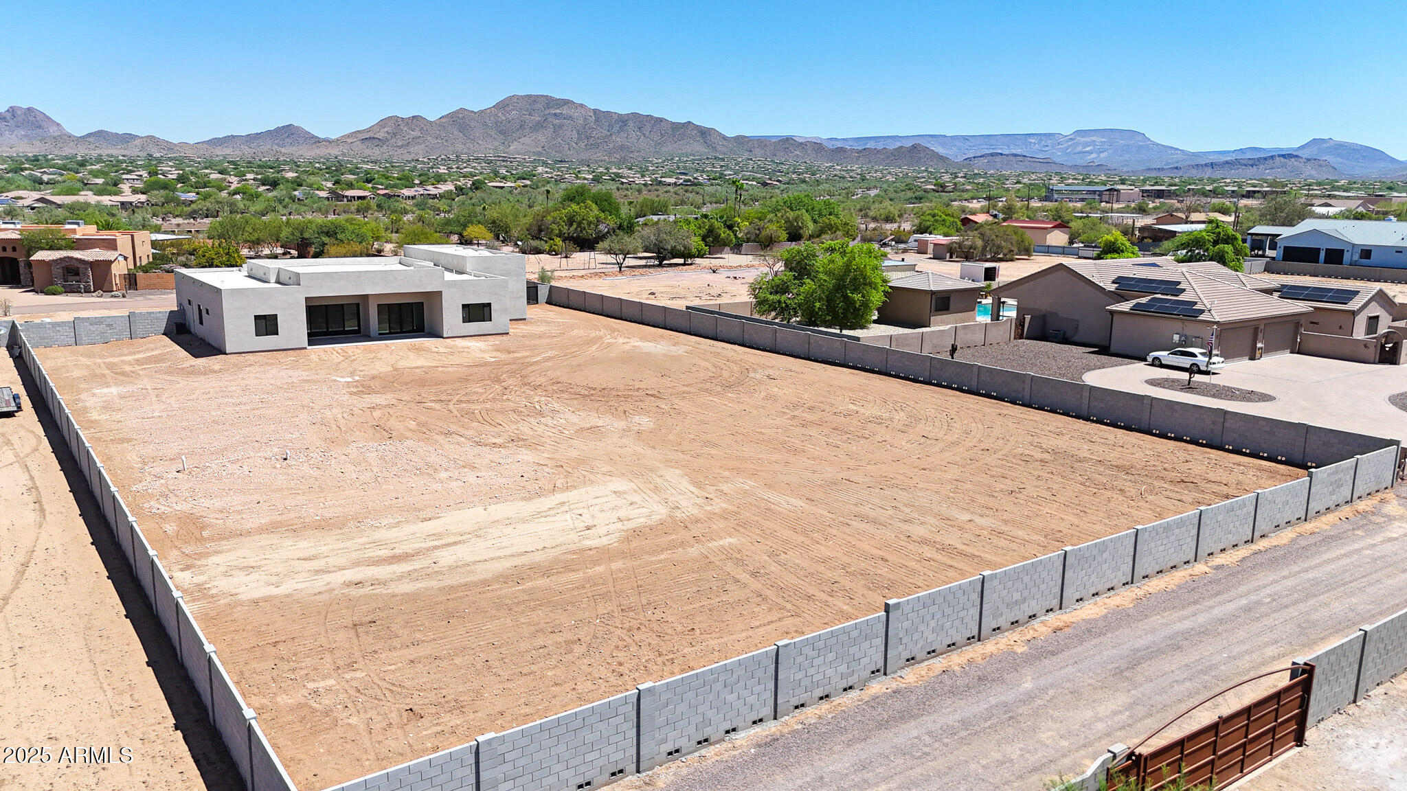 3283 W MESQUITE Street