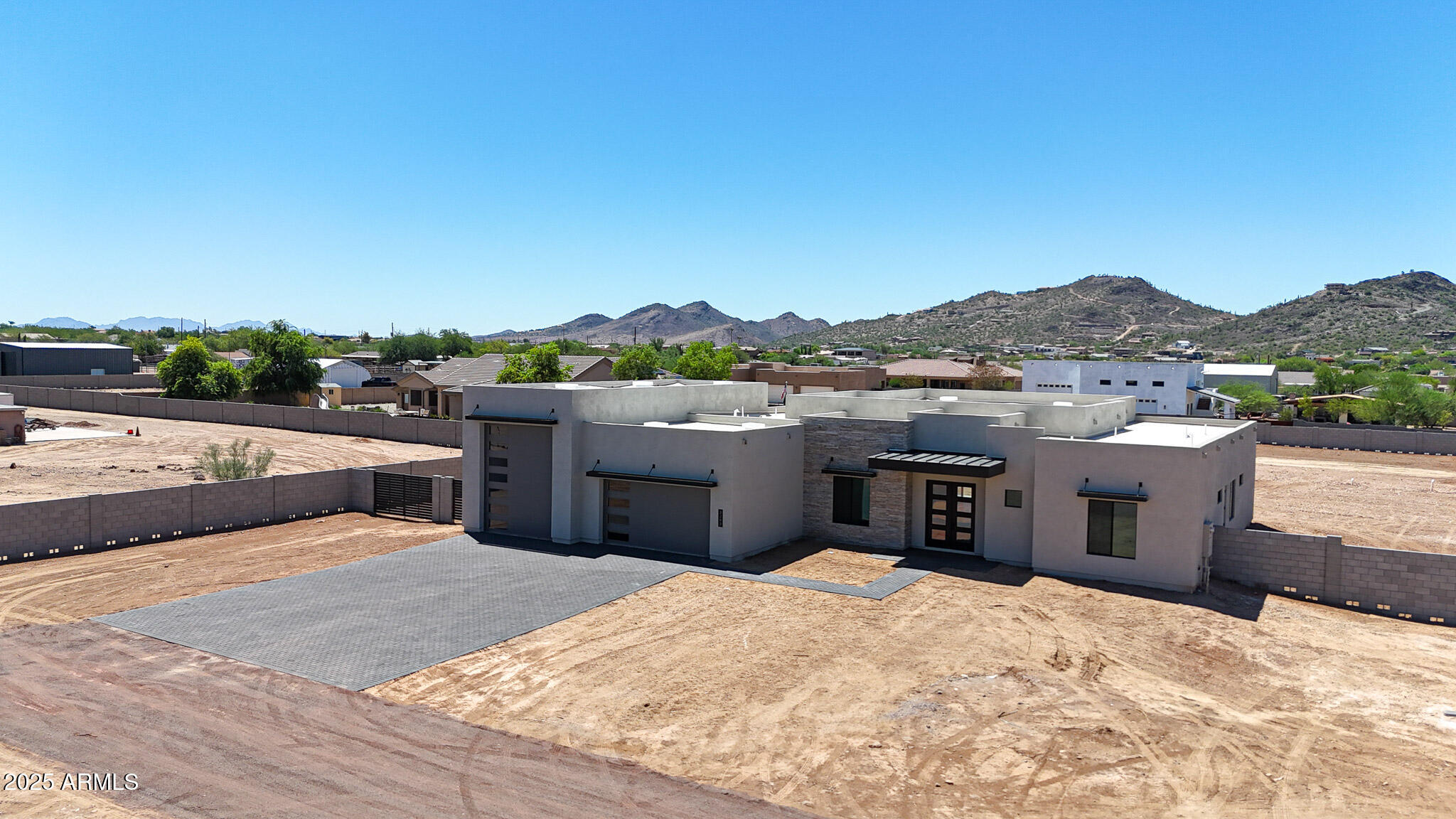 3283 W MESQUITE Street