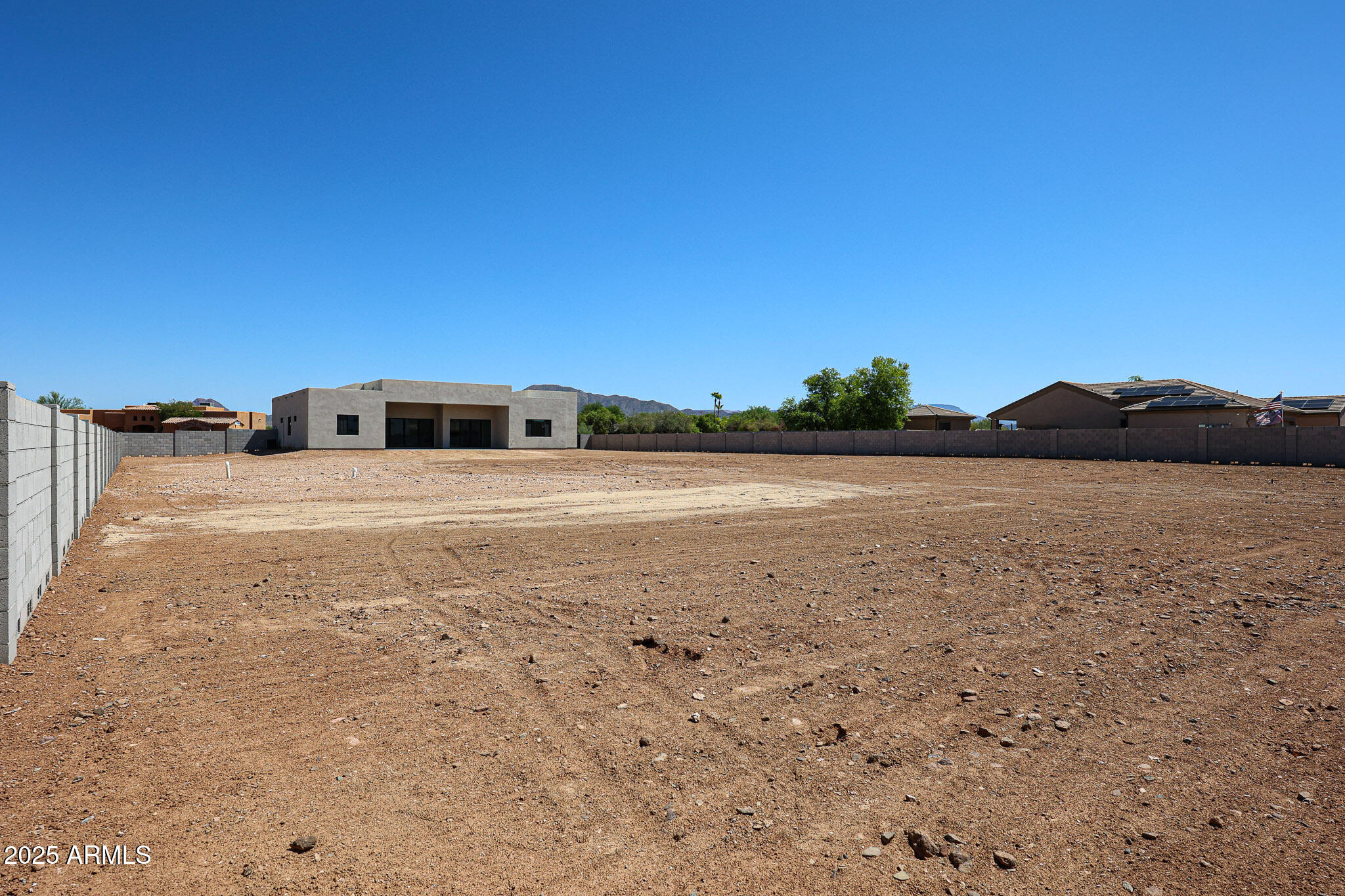 3283 W MESQUITE Street