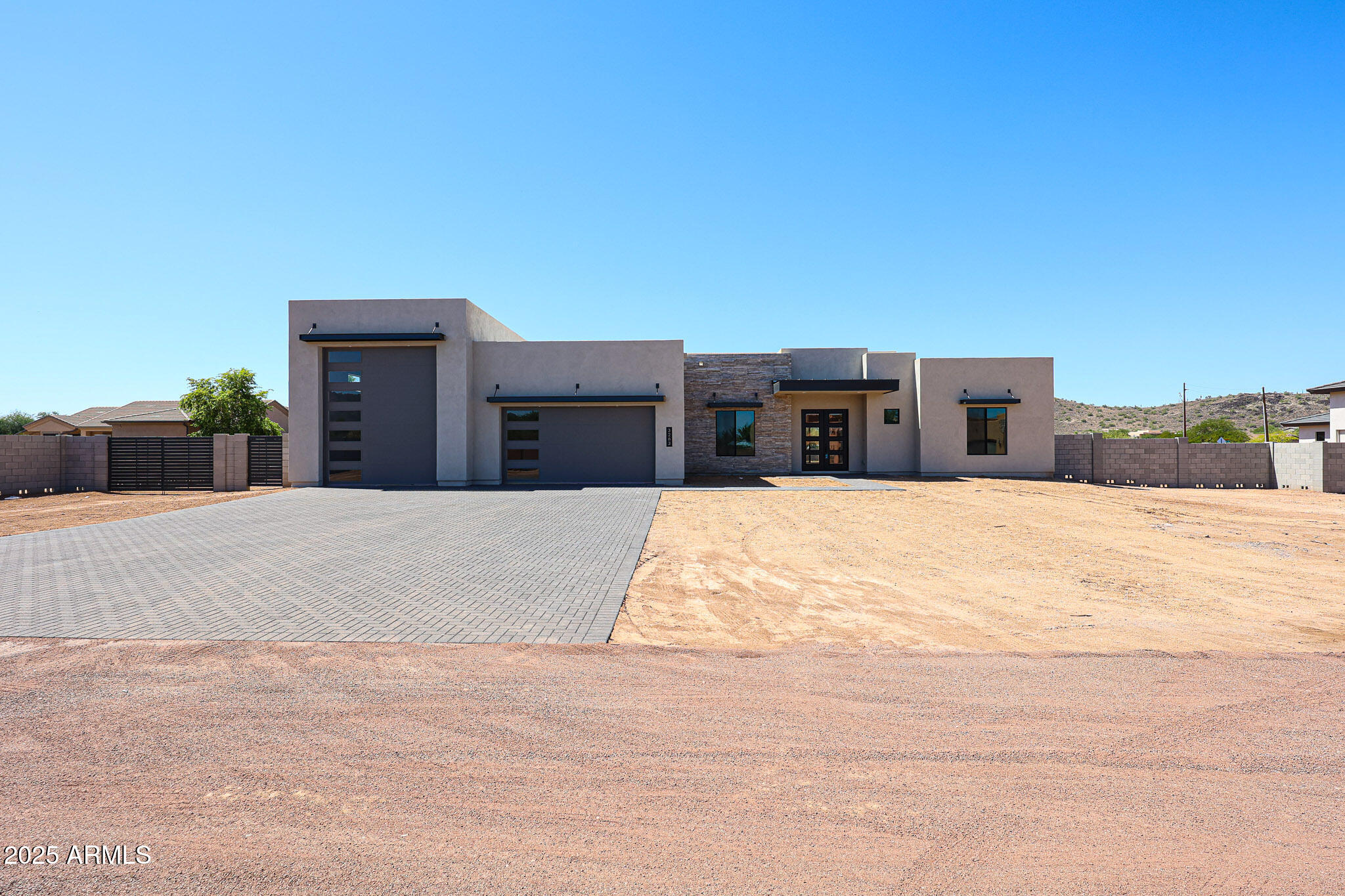 3283 W MESQUITE Street