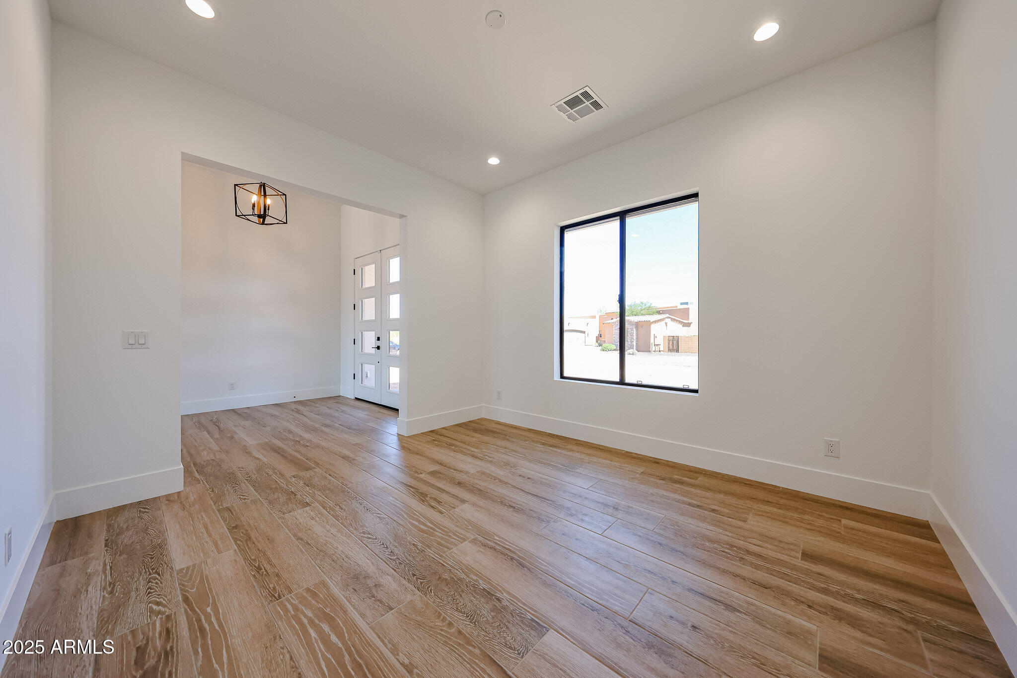 3283 W MESQUITE Street