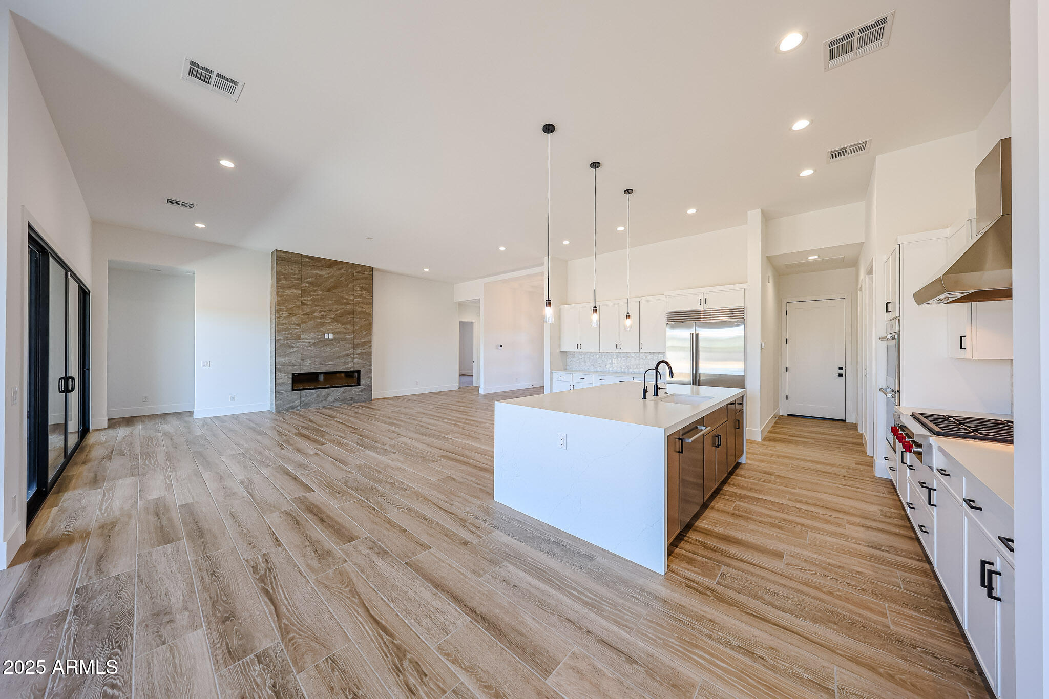 3283 W MESQUITE Street