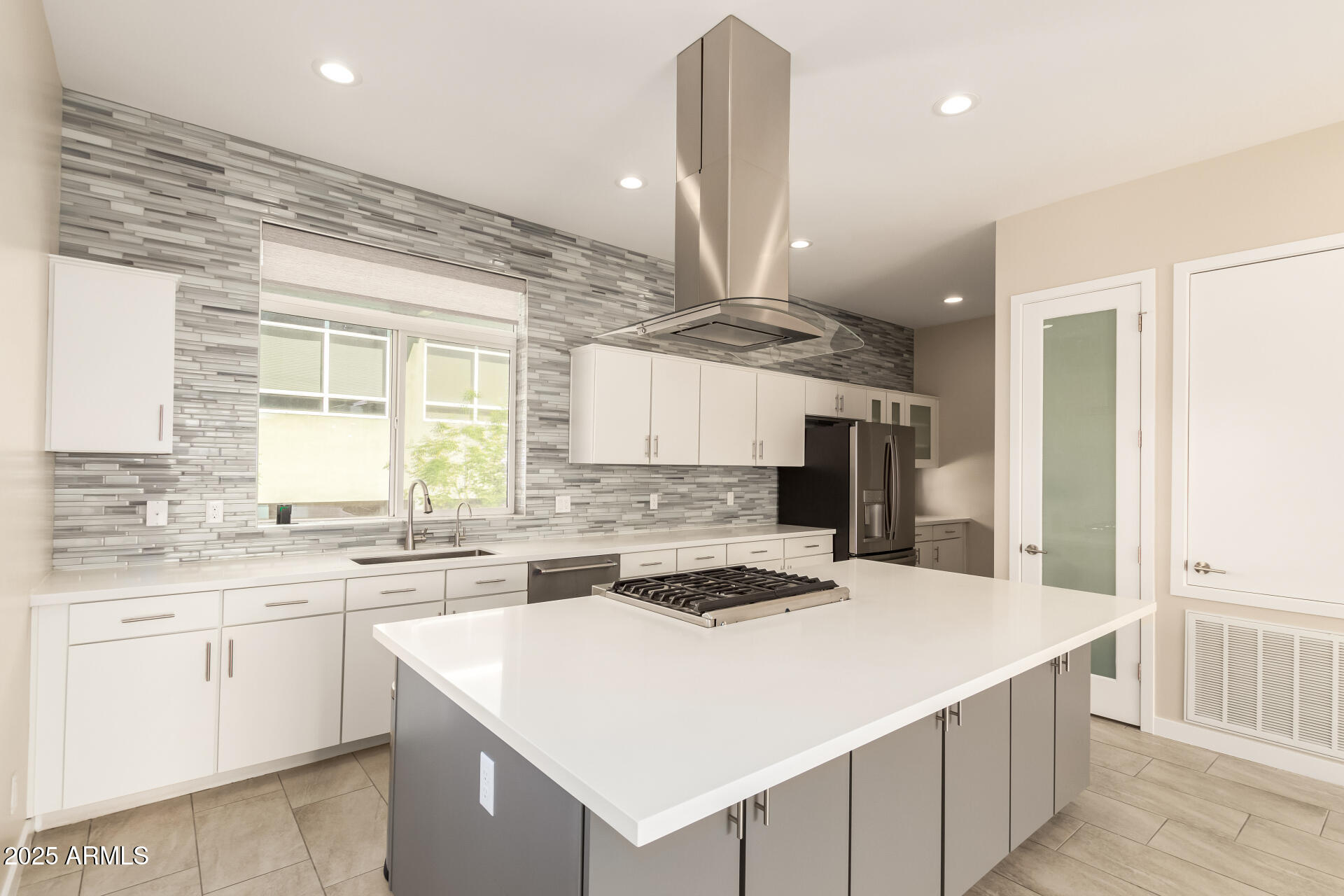 325 E CORONADO Road 10