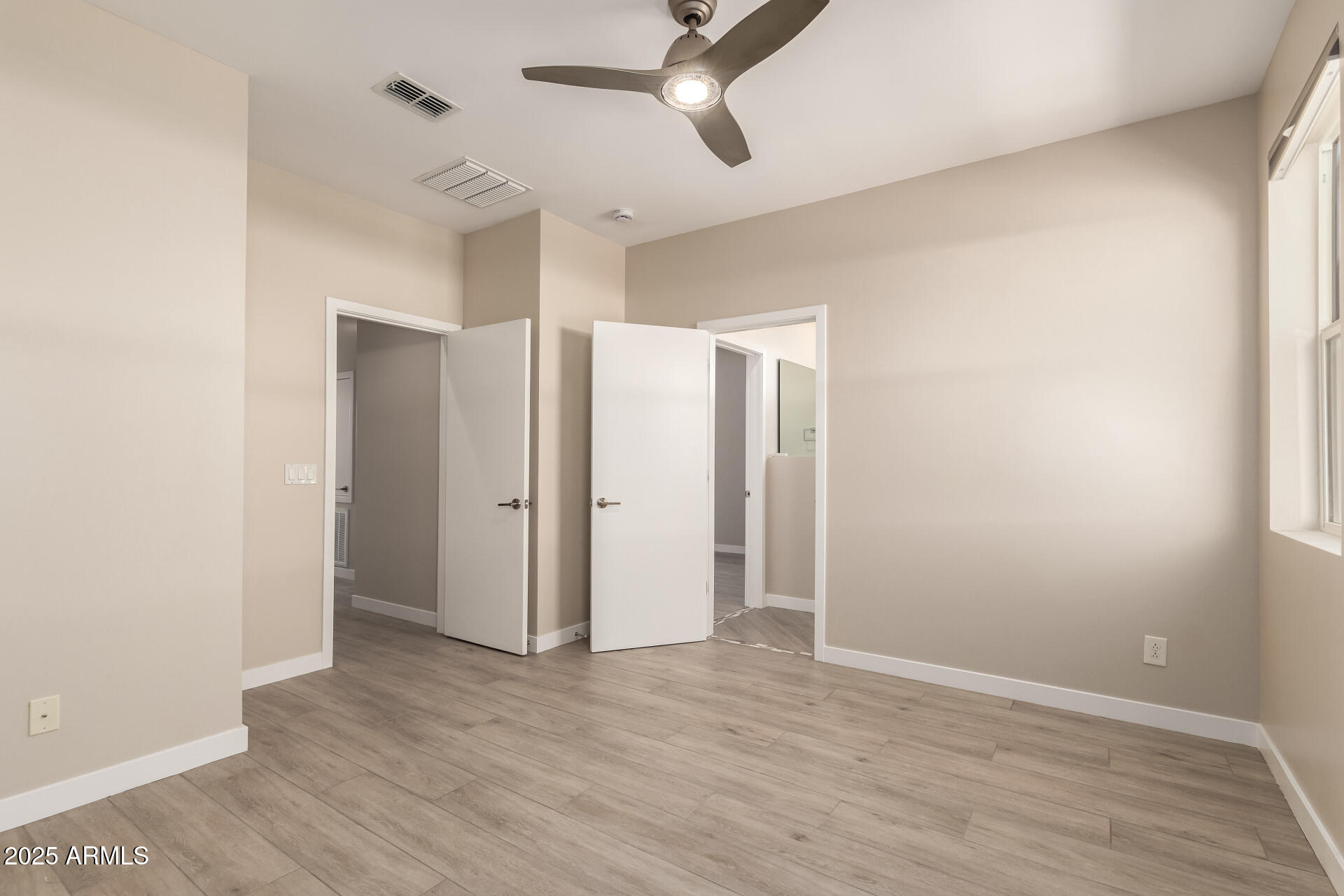 325 E CORONADO Road 10