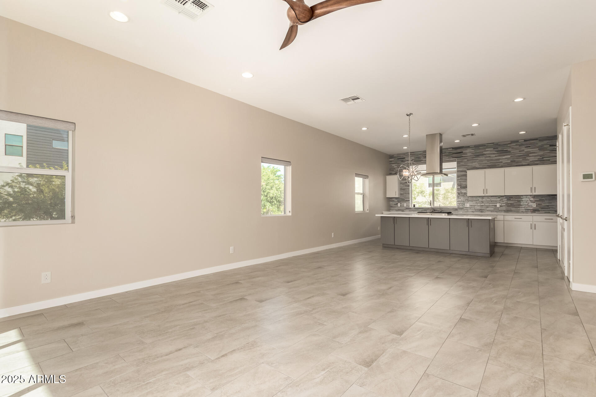 325 E CORONADO Road 10