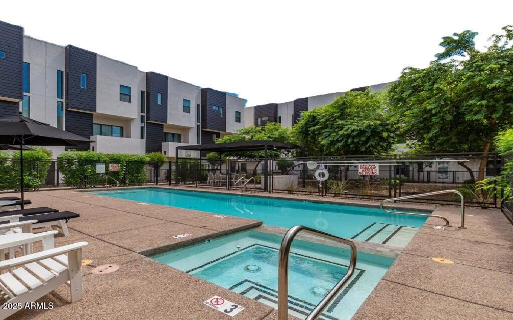 325 E CORONADO Road 10