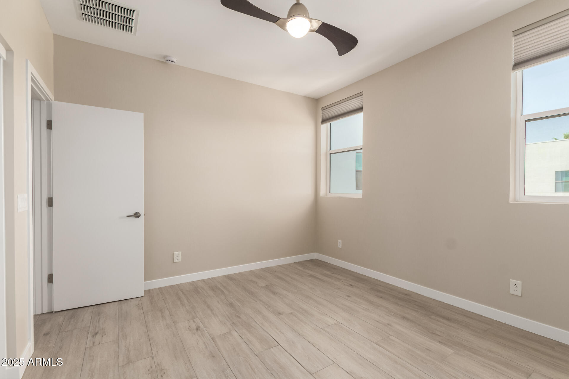 325 E CORONADO Road 10