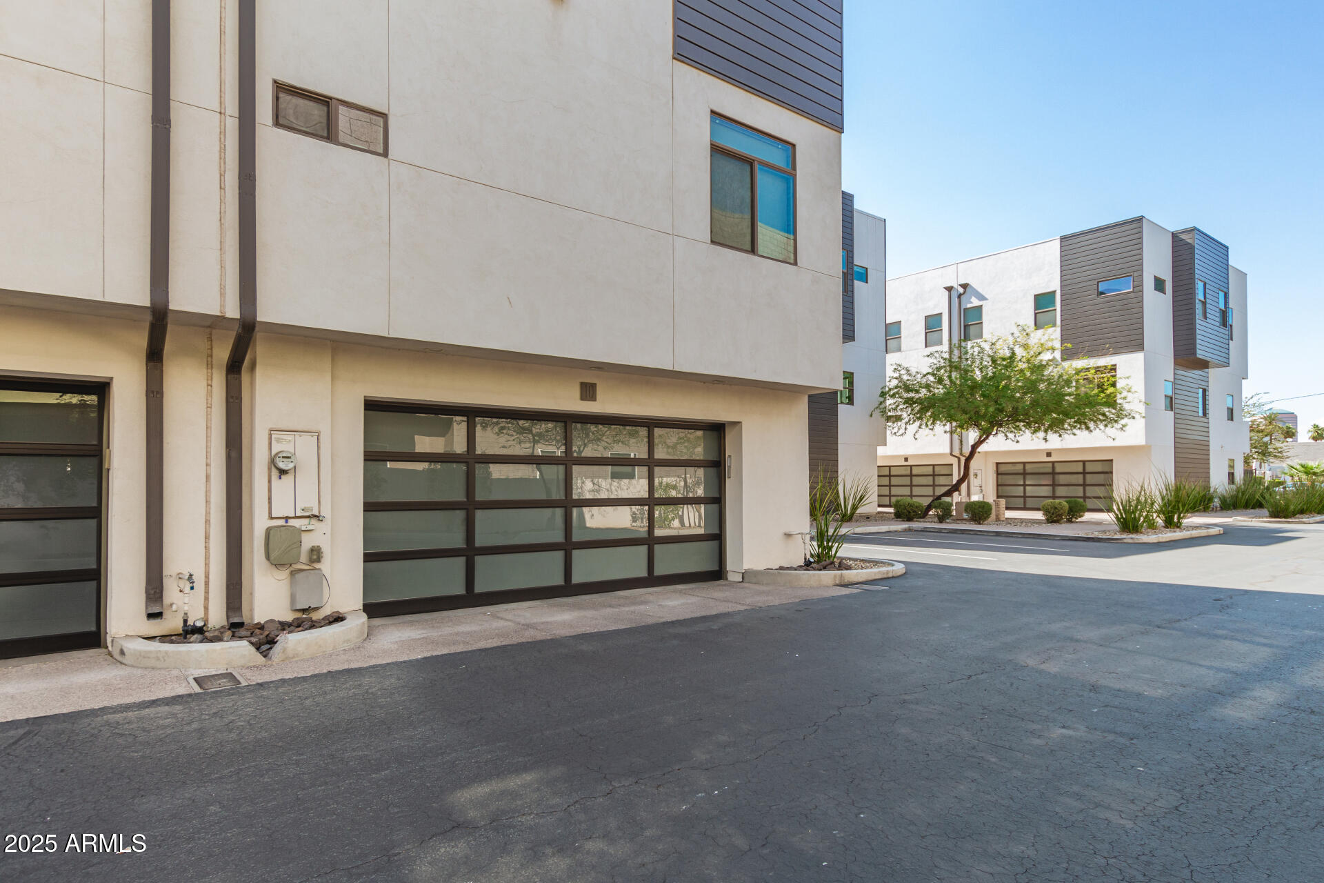 325 E CORONADO Road 10