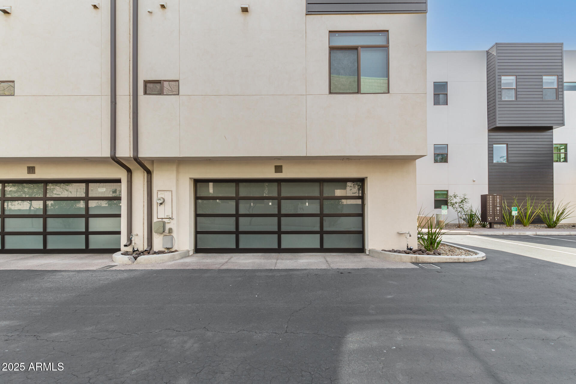 325 E CORONADO Road 10