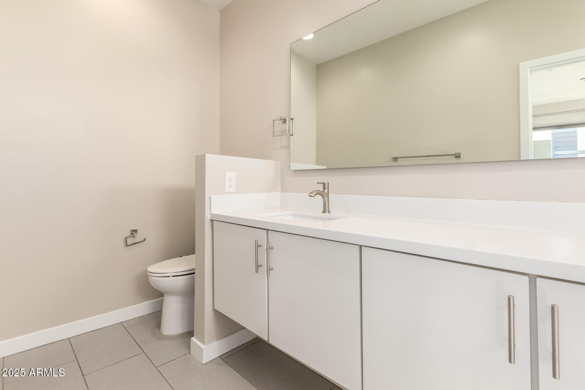 325 E CORONADO Road 10