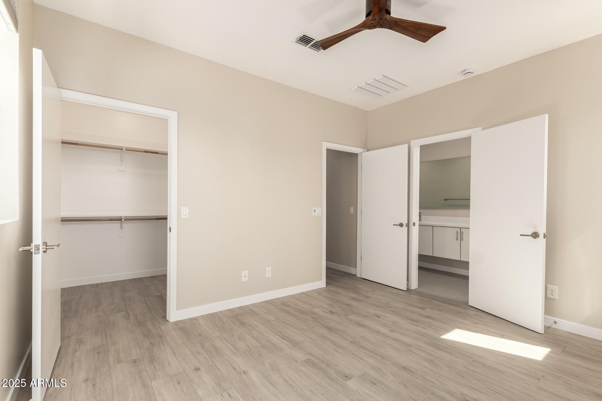 325 E CORONADO Road 10