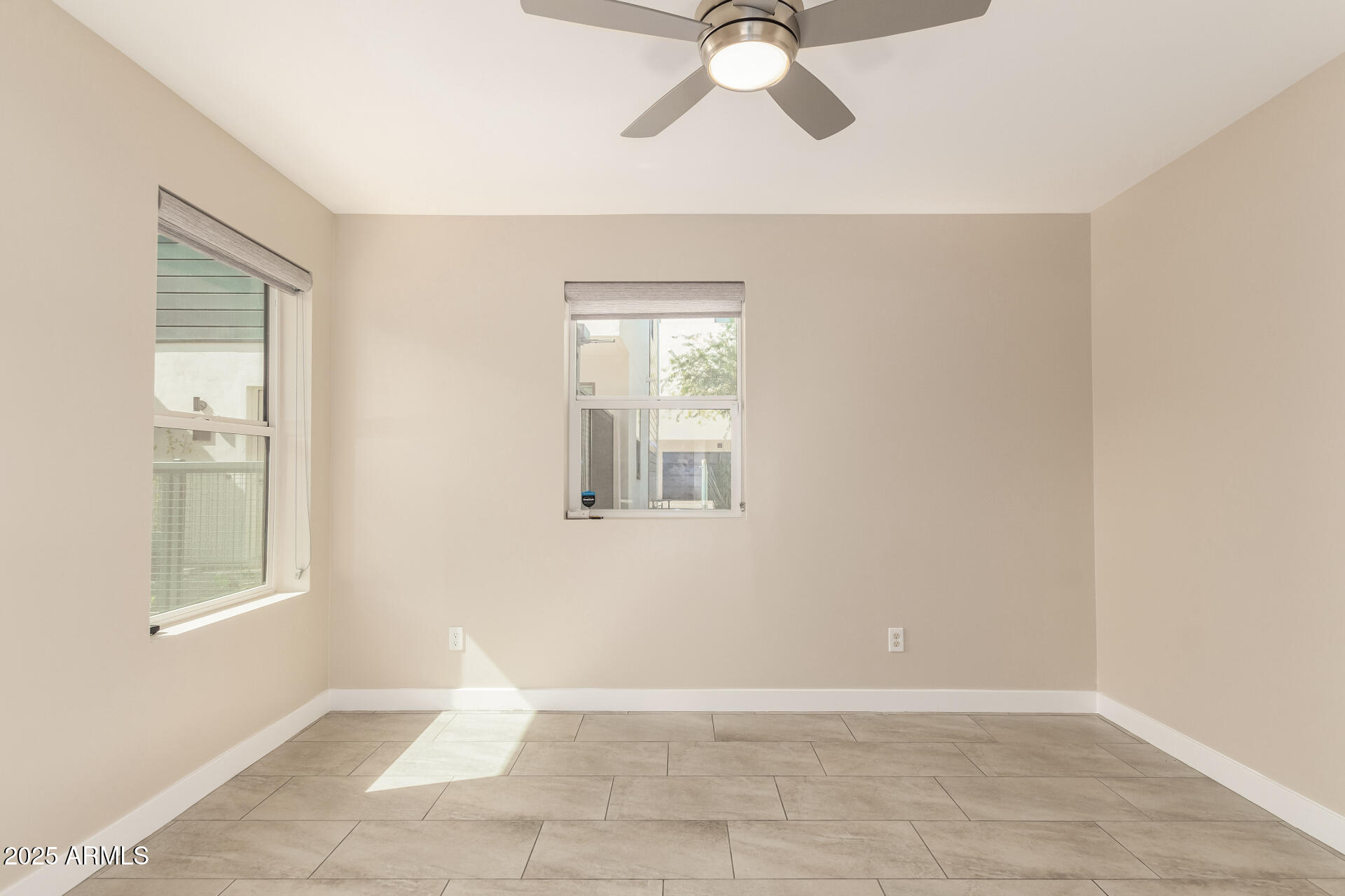 325 E CORONADO Road 10