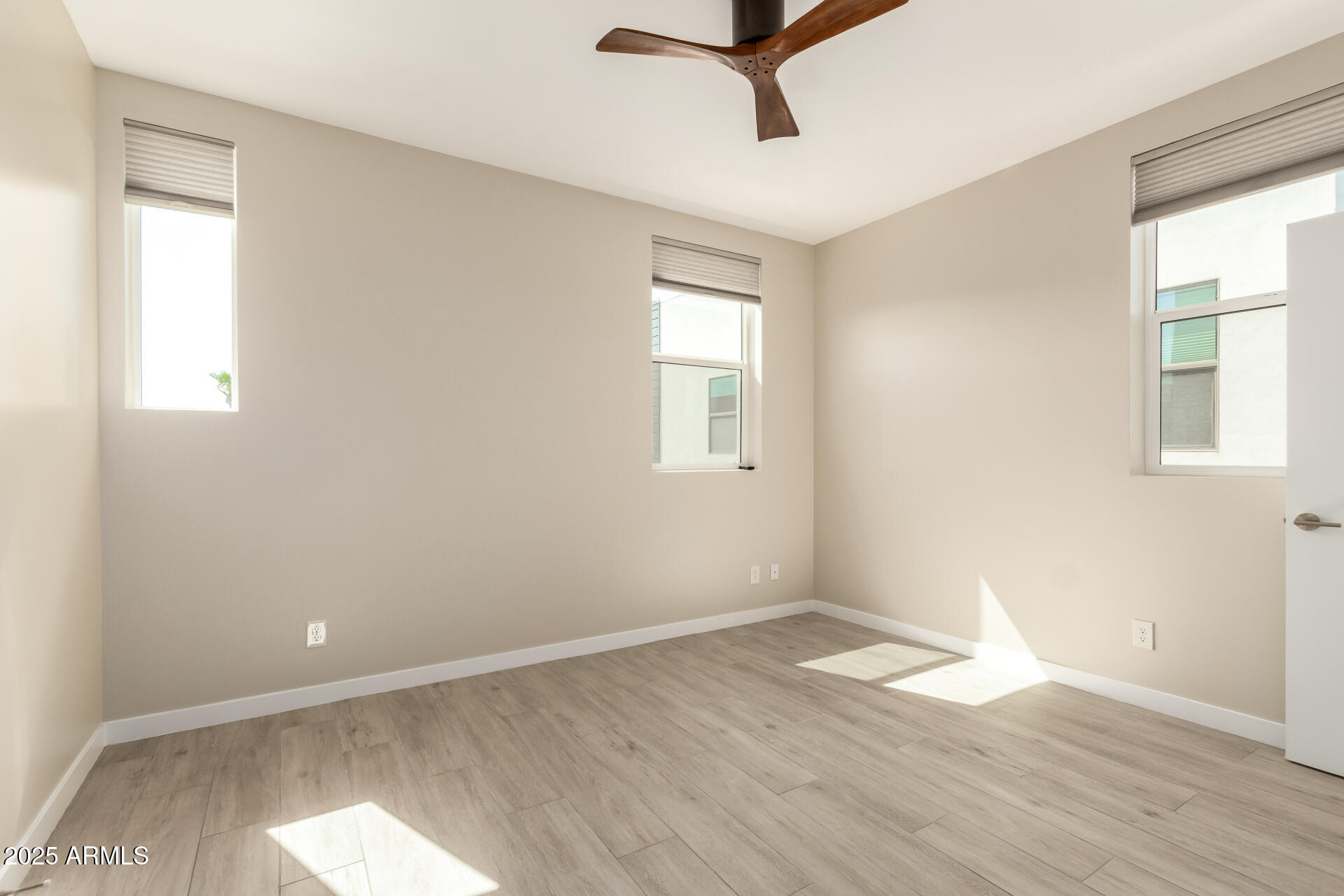 325 E CORONADO Road 10
