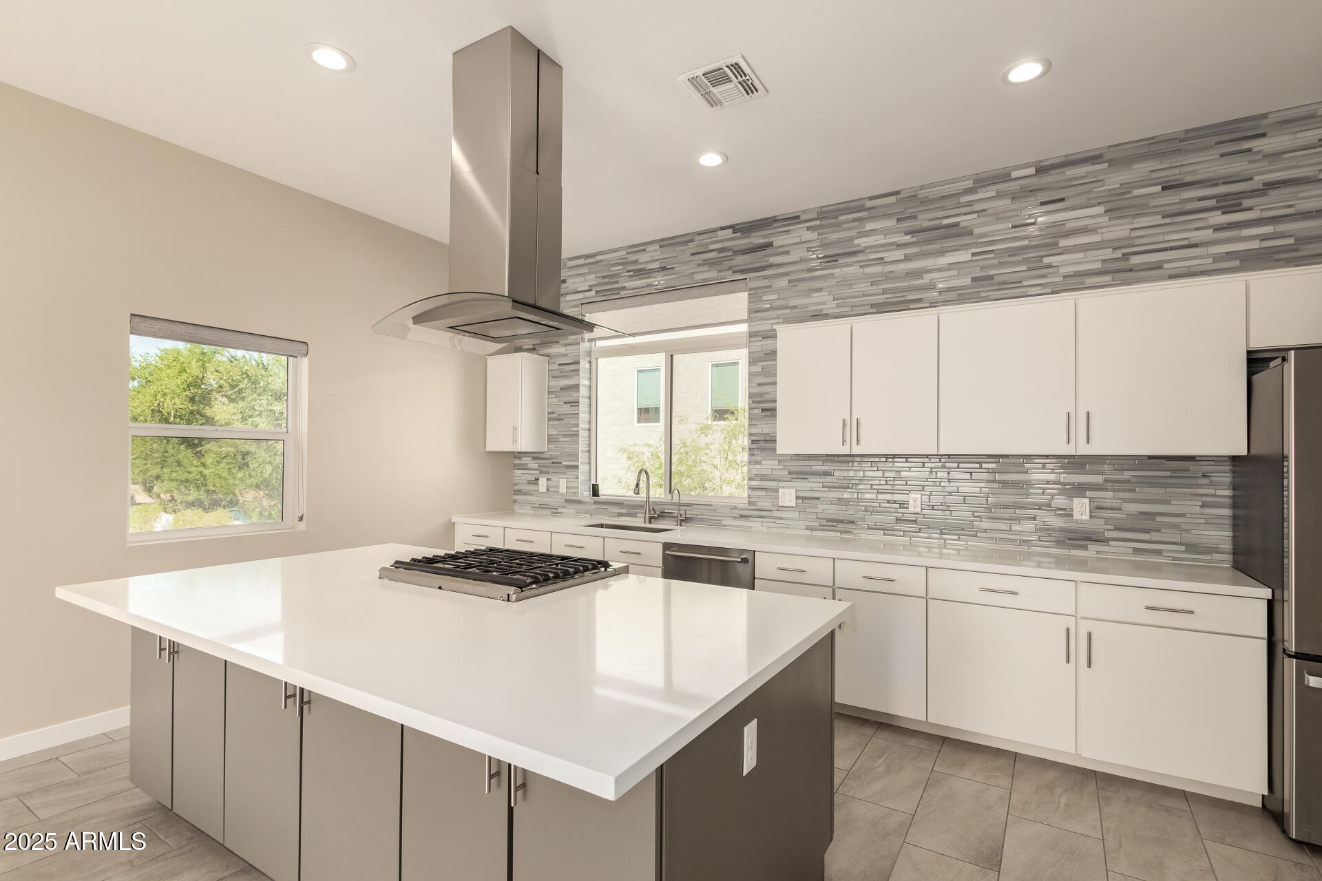 325 E CORONADO Road 10