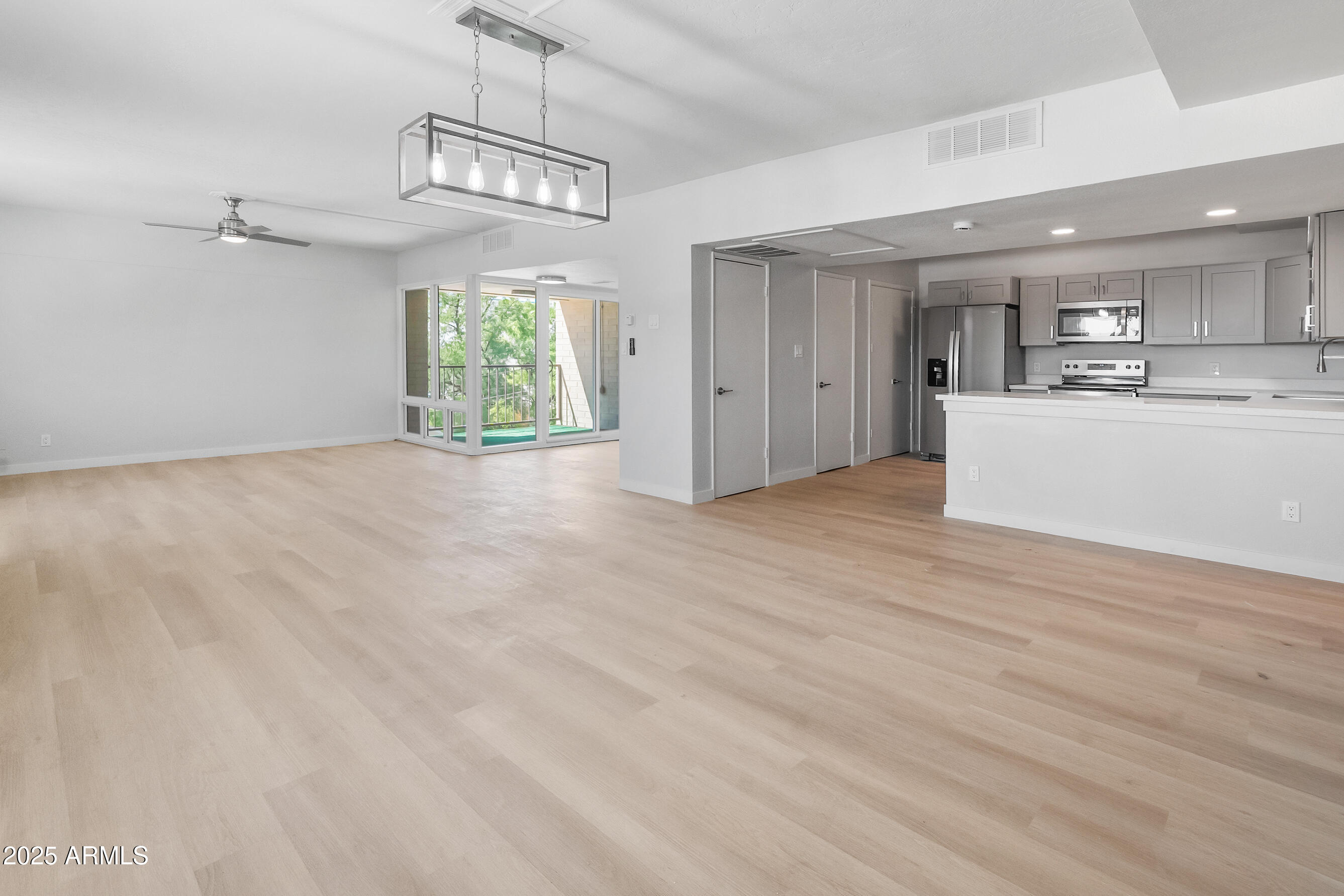 349 E THOMAS Road E301
