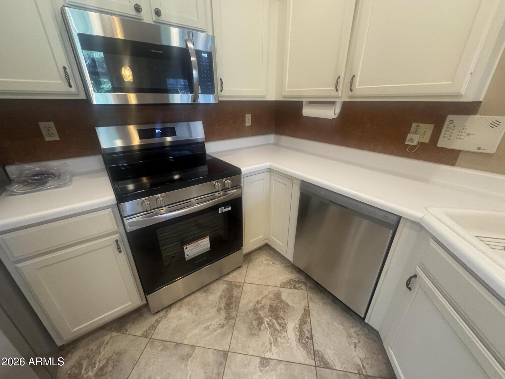 13814 W GREENVIEW Drive