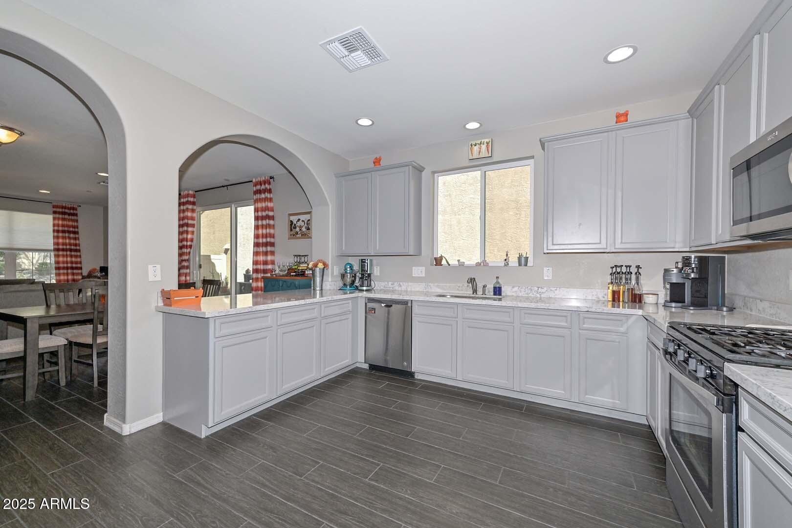 12330 W CACTUS BLOSSOM Trail