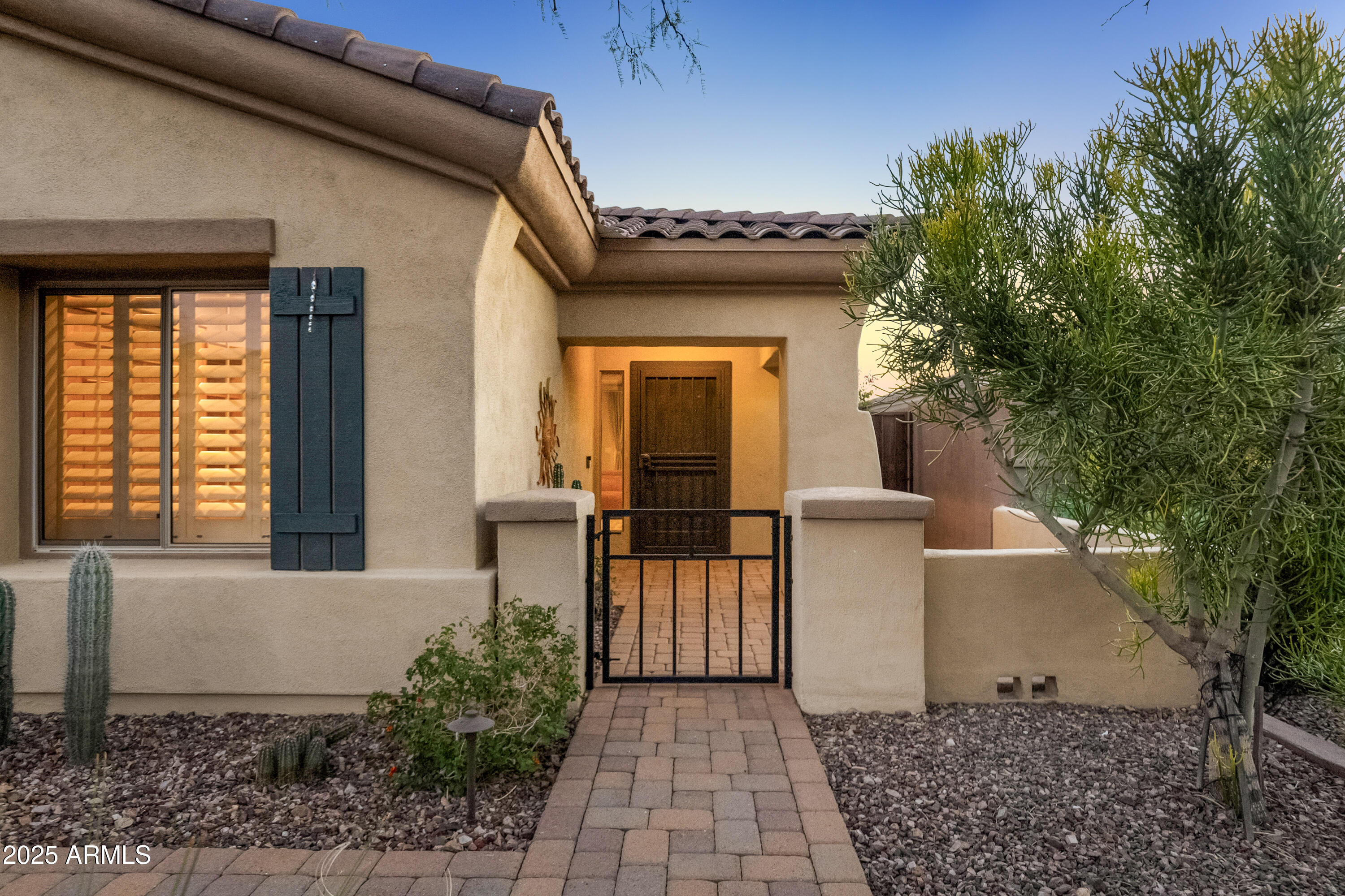 2513 W Myopia Drive