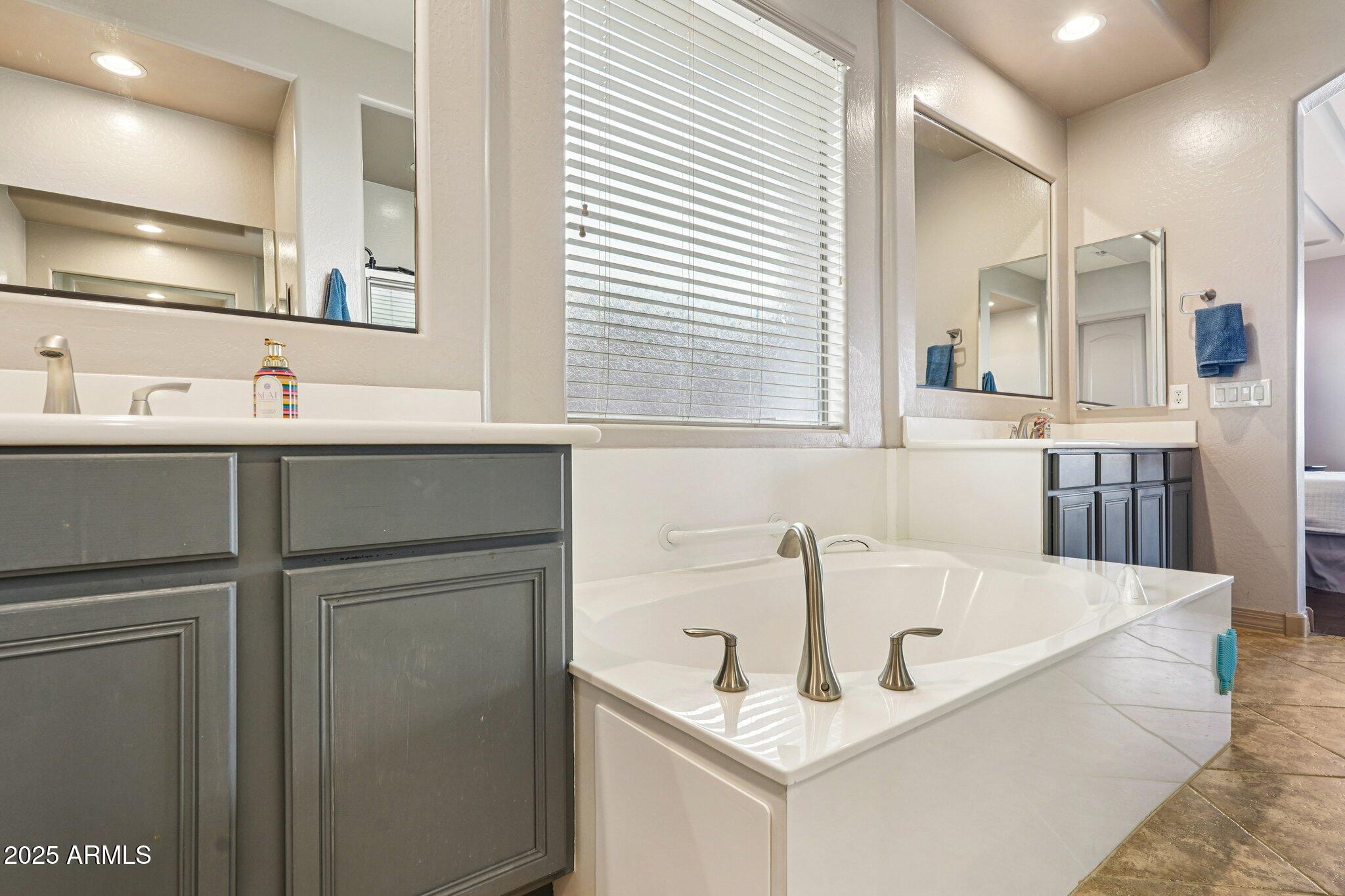 18310 W ONYX Court