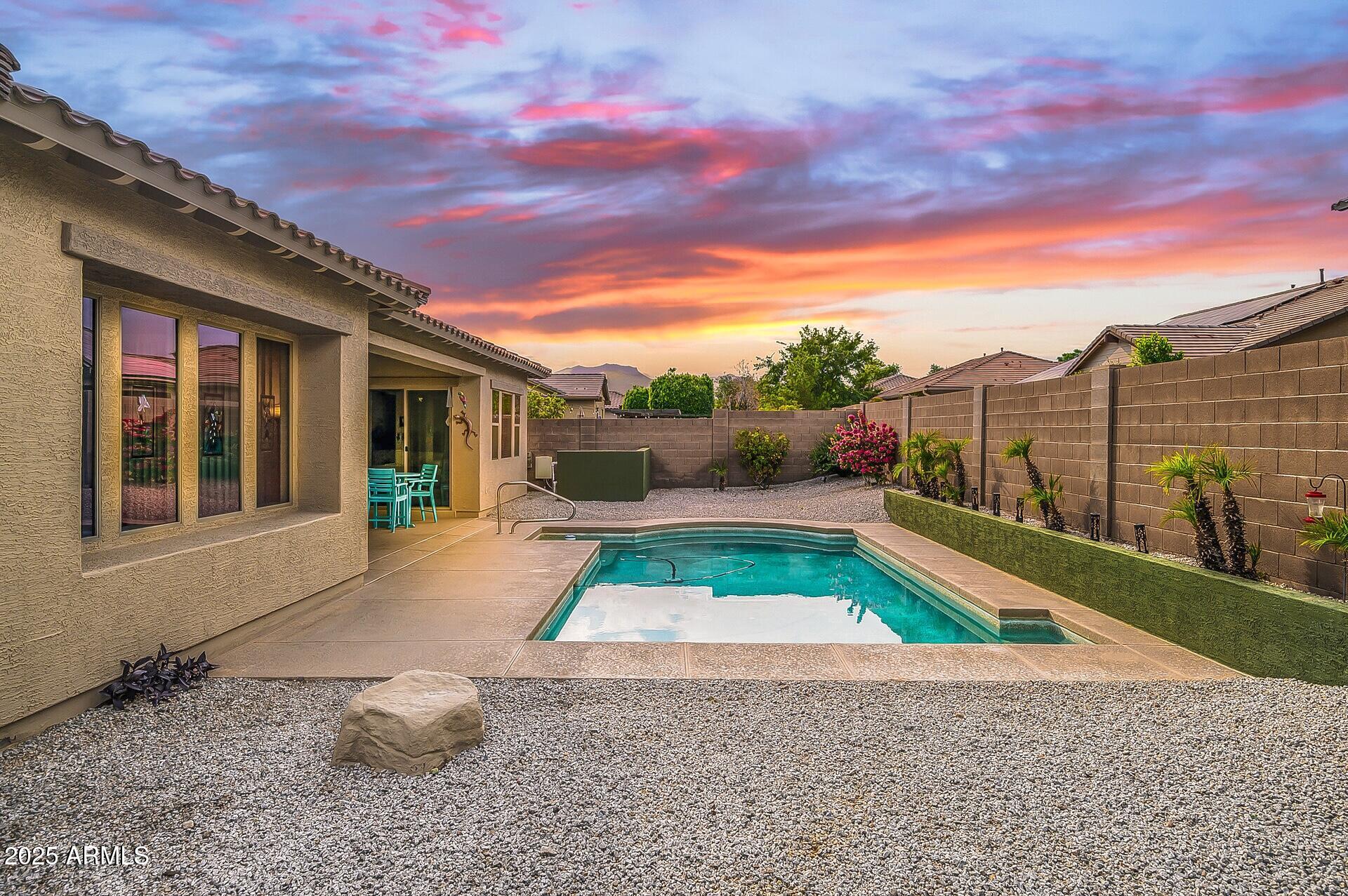 18310 W ONYX Court
