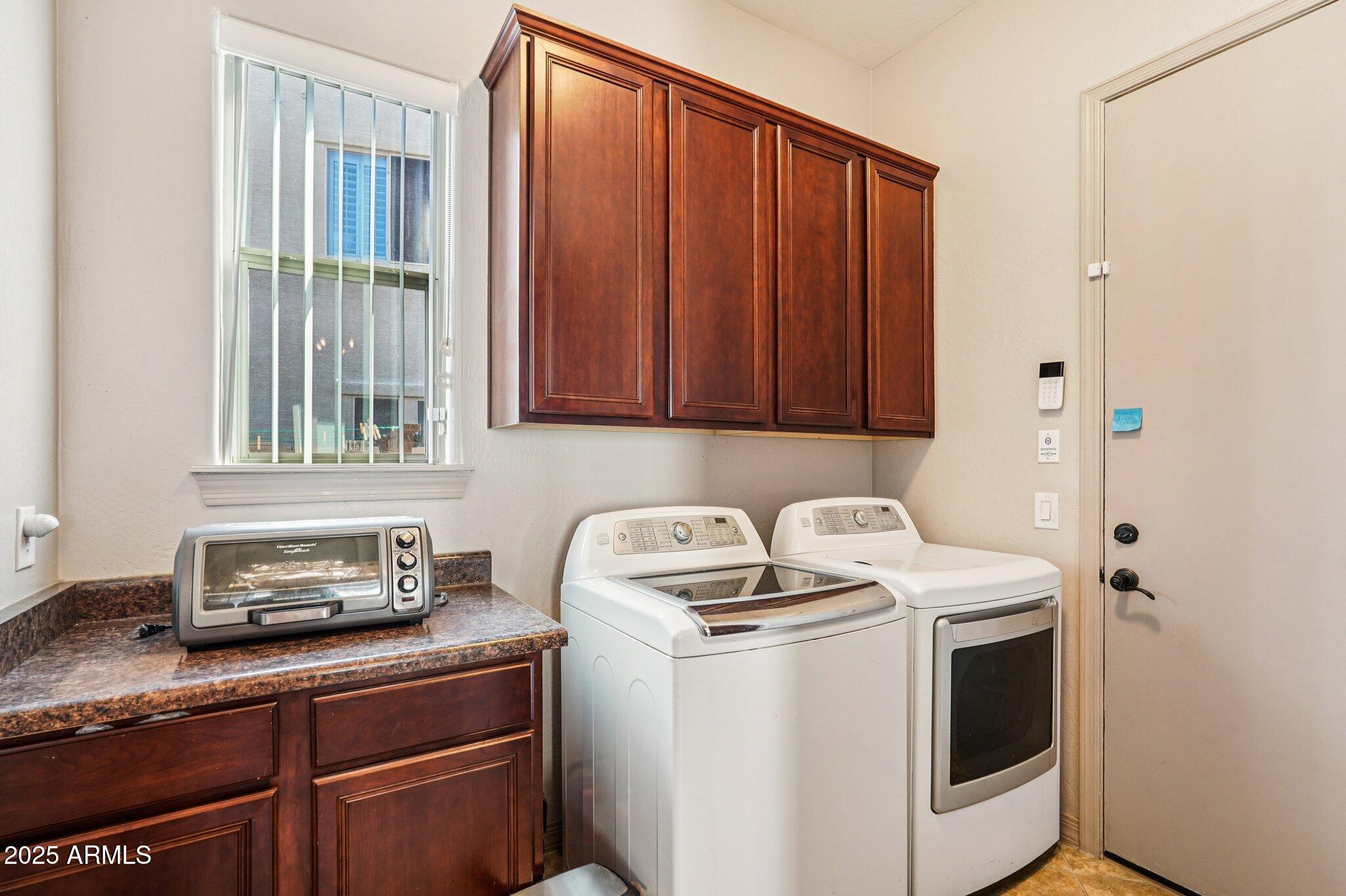 18310 W ONYX Court