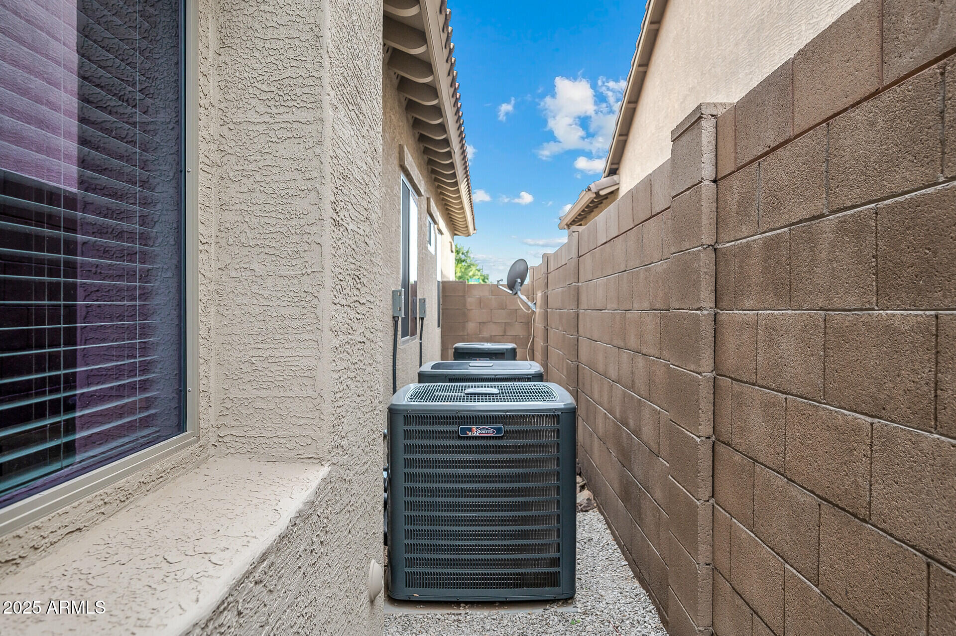 18310 W ONYX Court
