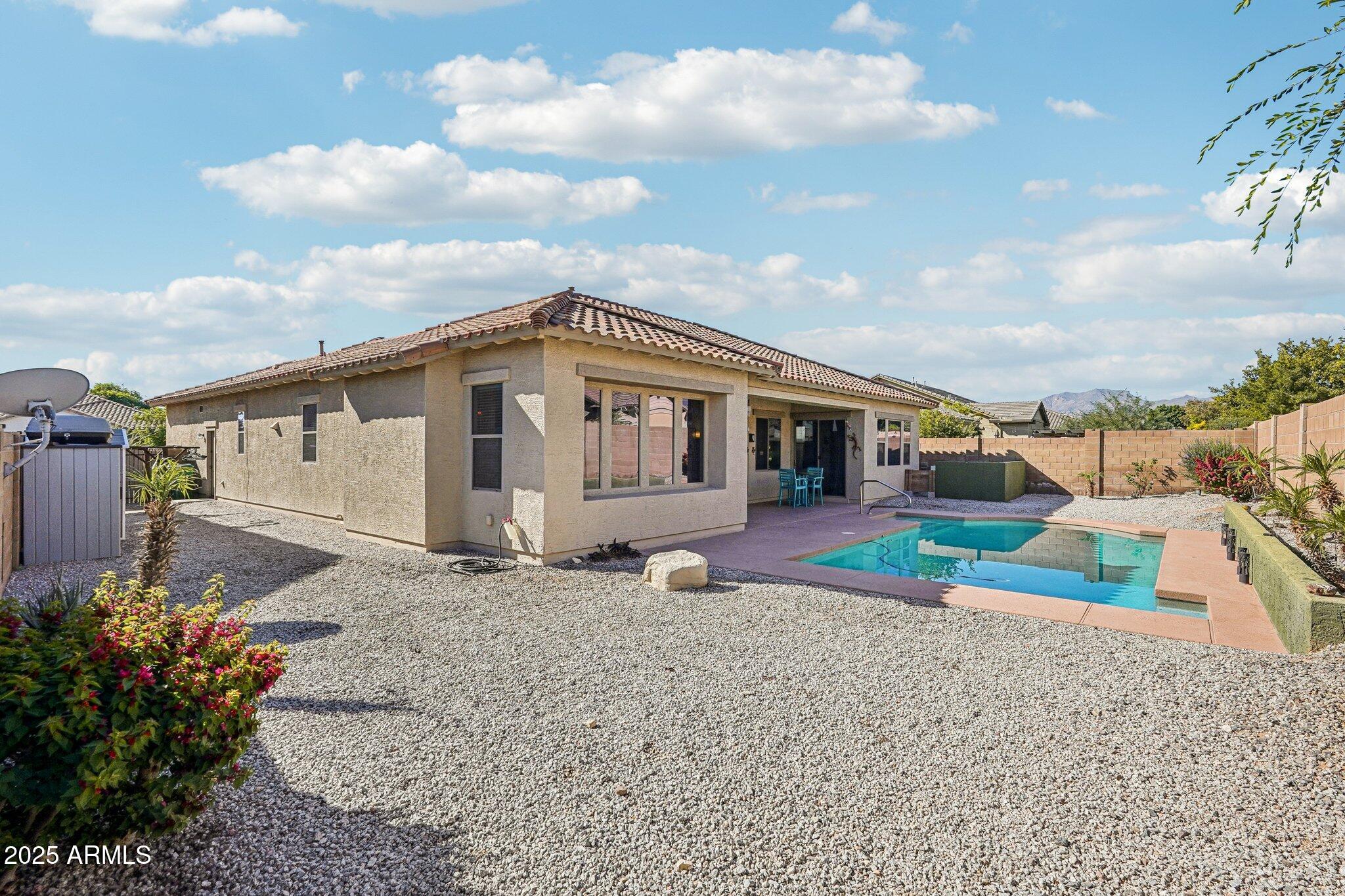 18310 W ONYX Court