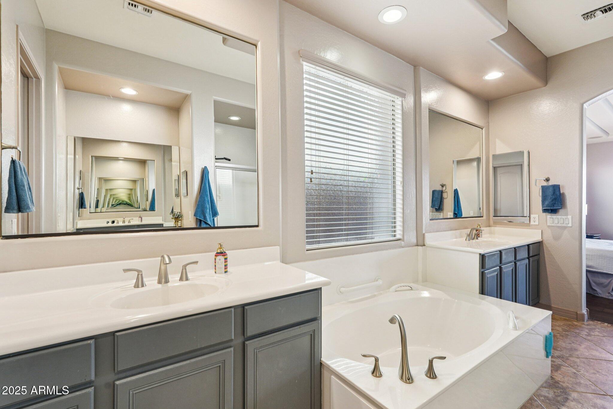 18310 W ONYX Court