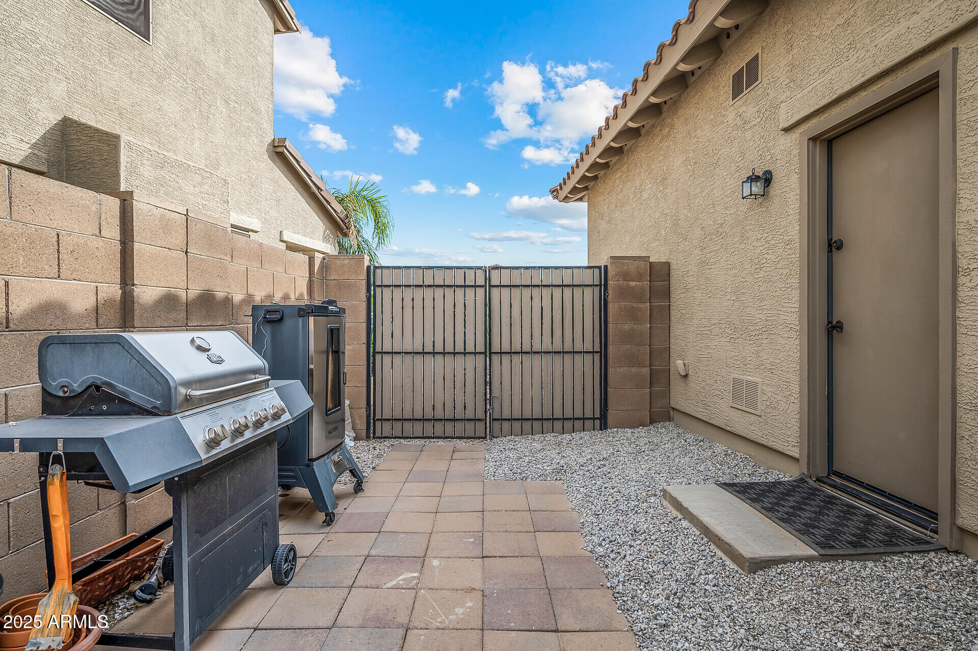 18310 W ONYX Court