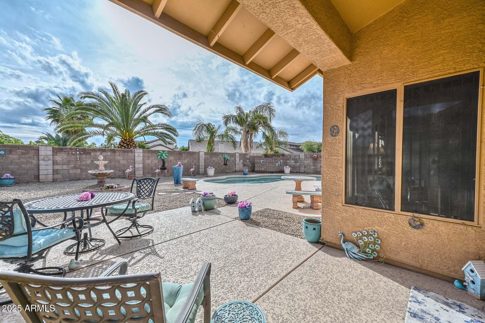 14805 W HONEYSUCKLE Lane