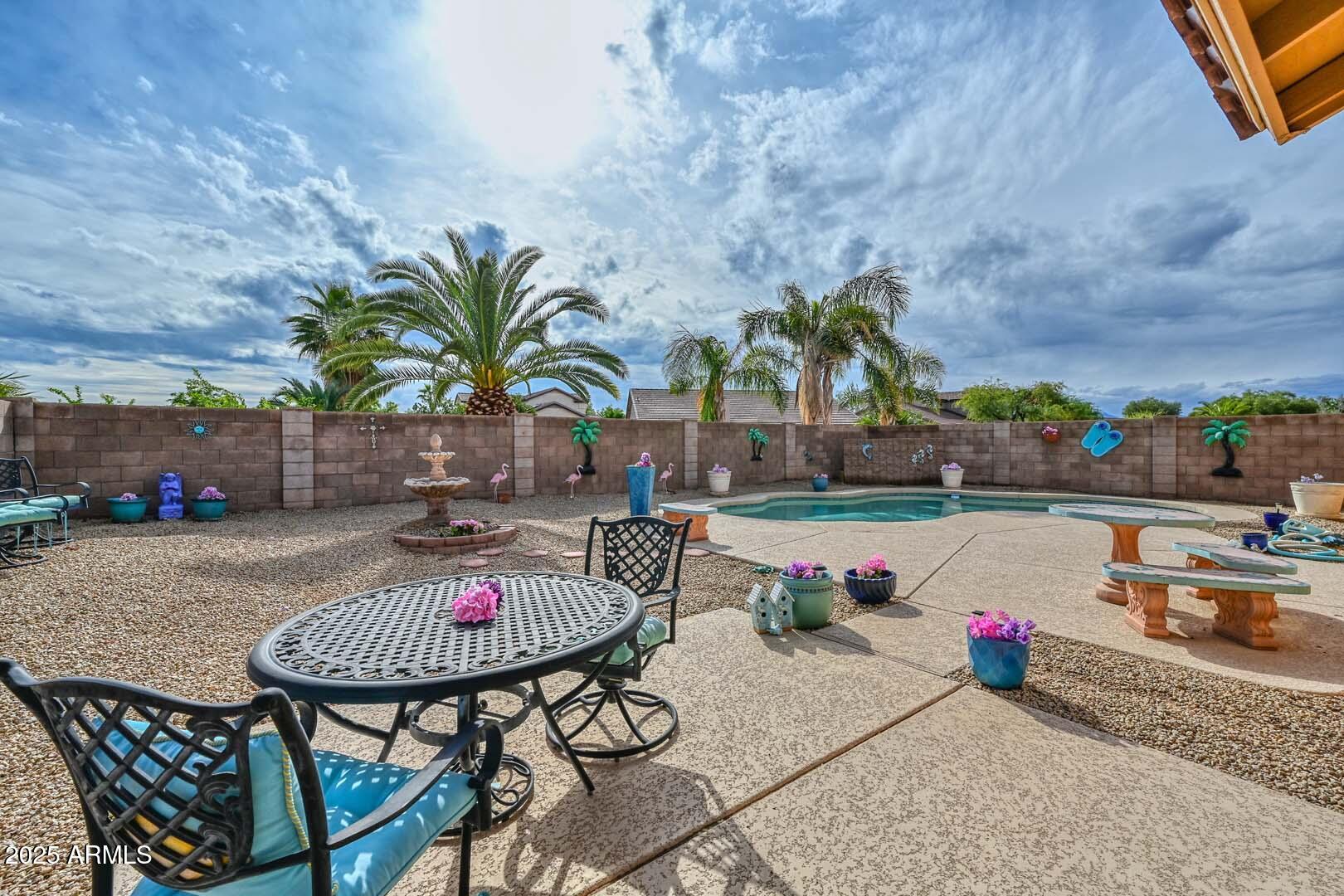 14805 W HONEYSUCKLE Lane