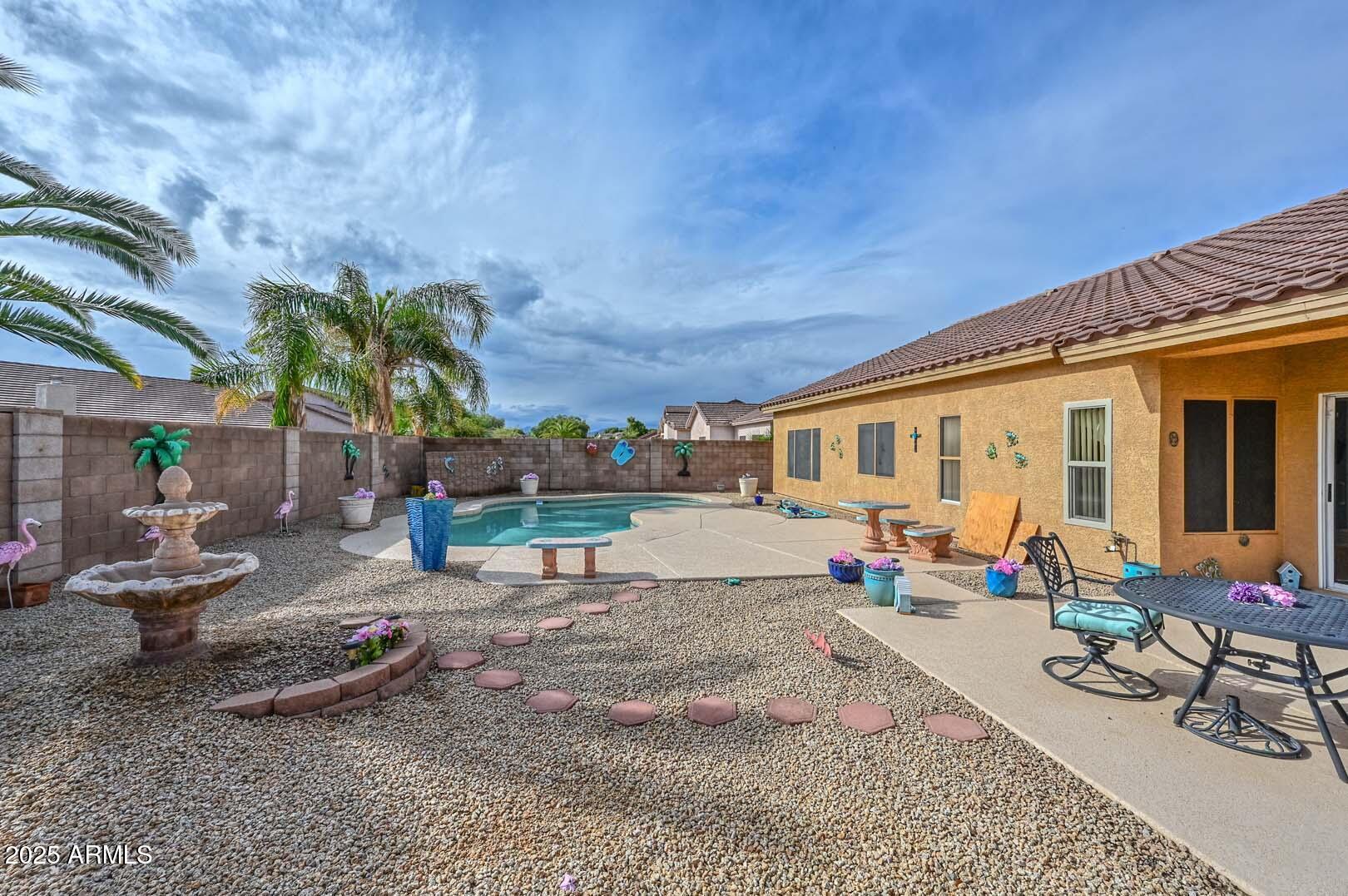 14805 W HONEYSUCKLE Lane