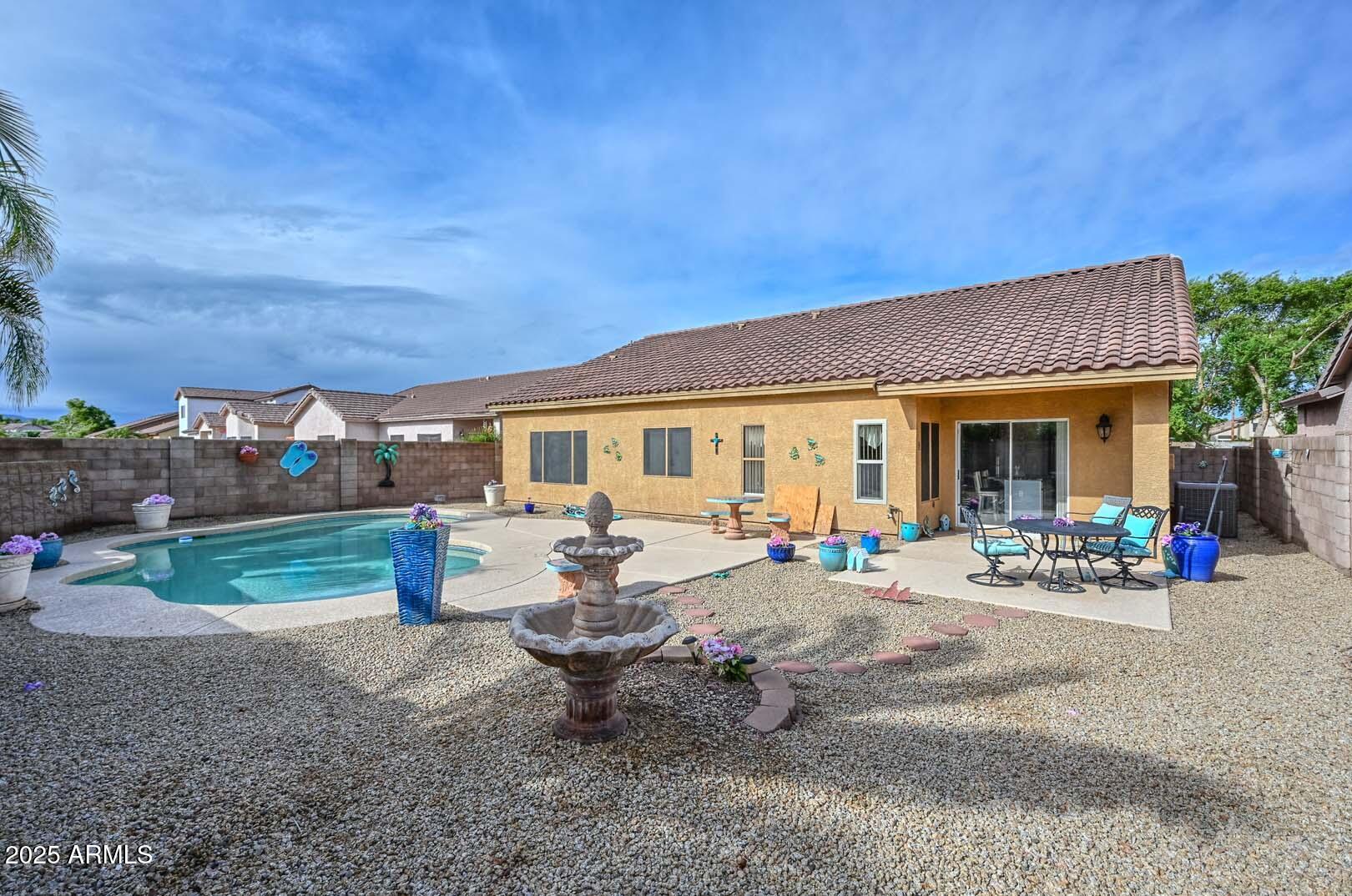 14805 W HONEYSUCKLE Lane