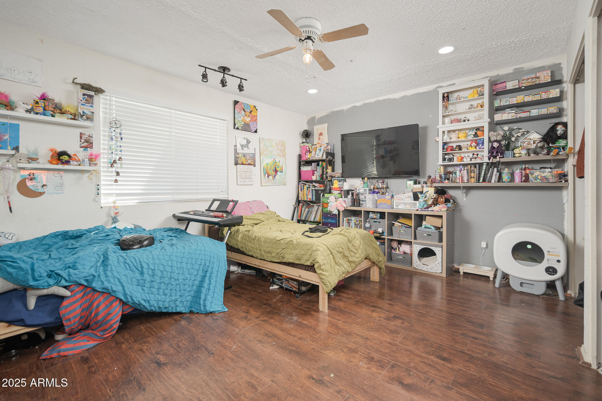 5607 W CHOLLA Street