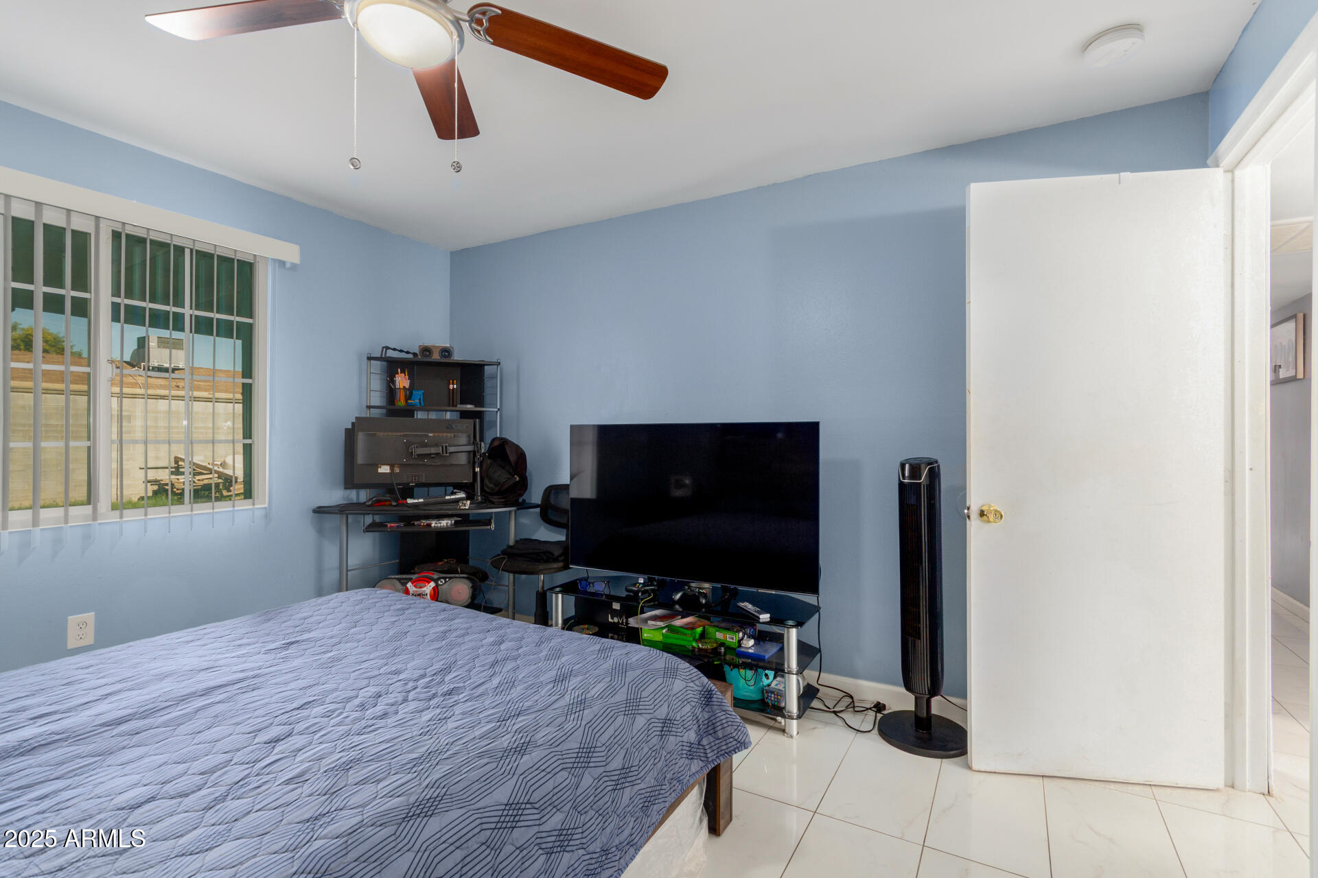 7136 W WESTVIEW Drive