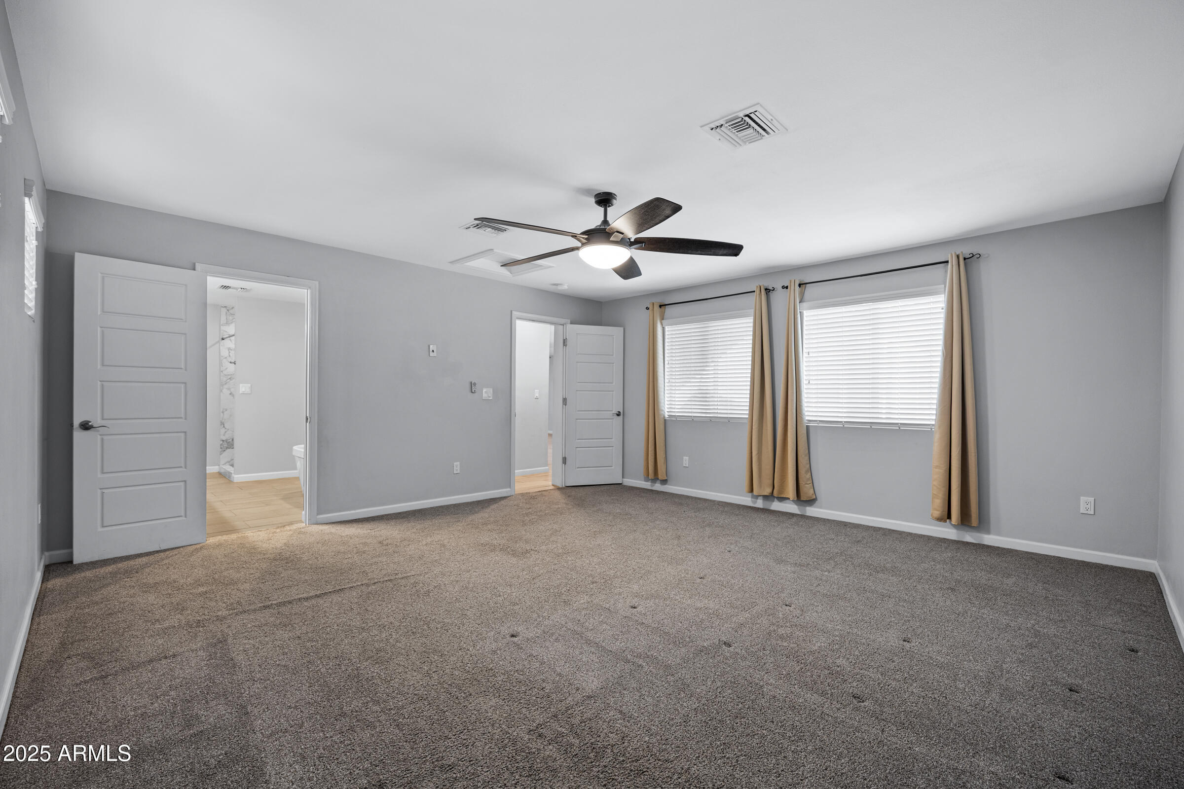 1601 W GLENROSA Avenue