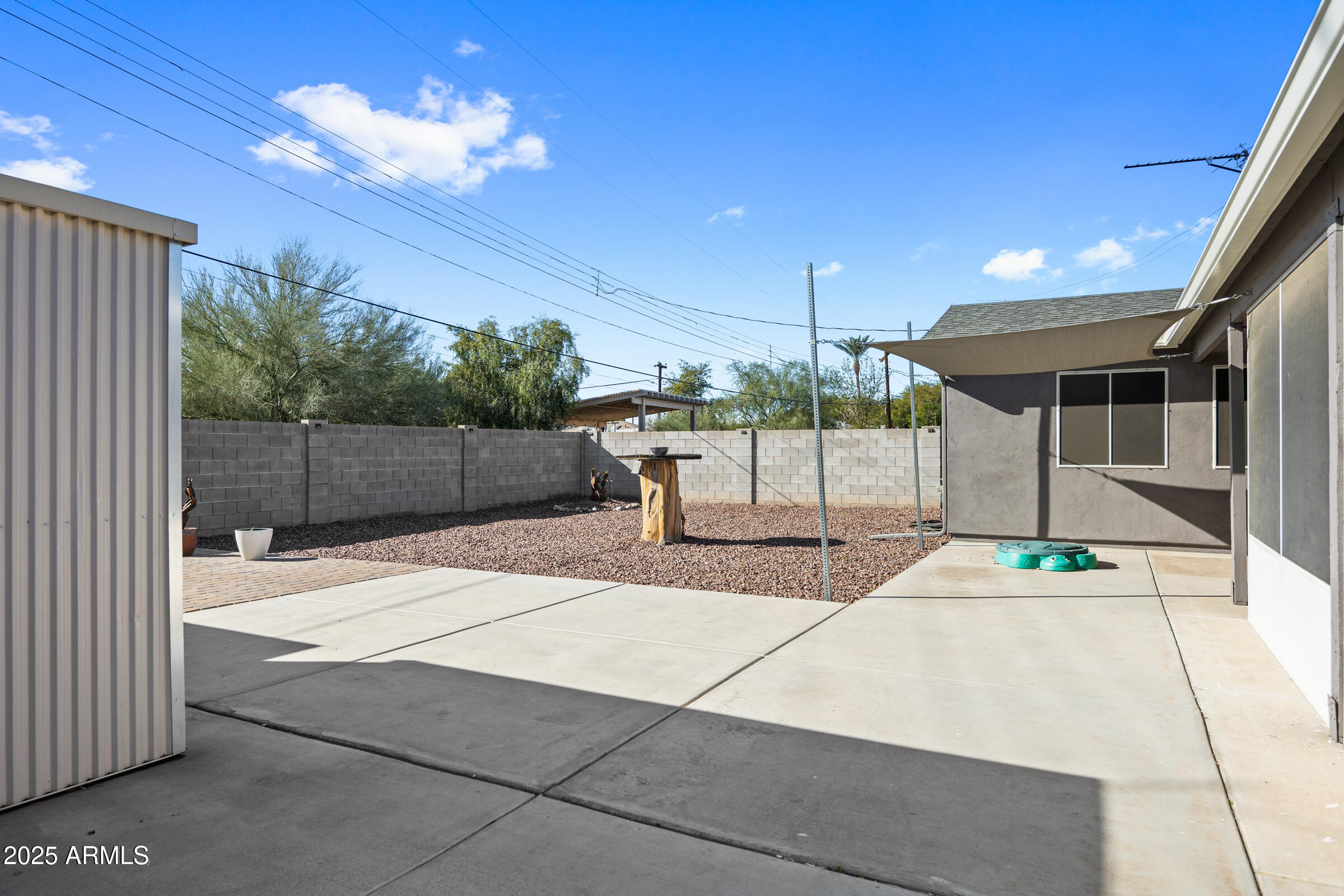 1601 W GLENROSA Avenue