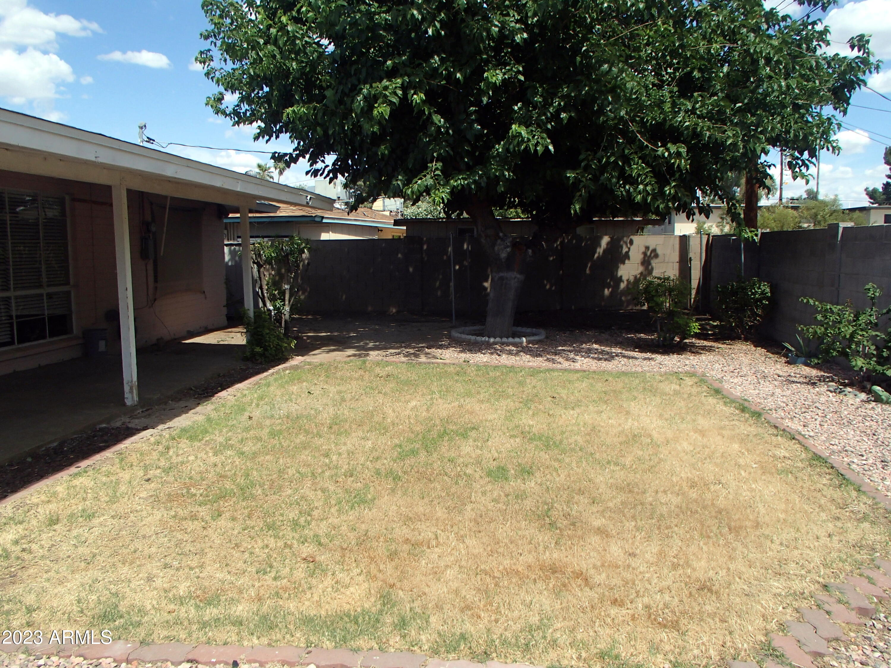 1125 W COLTER Street